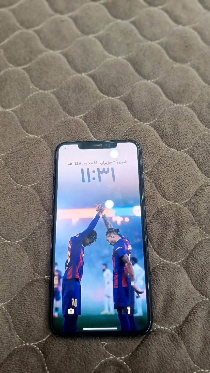 السلام عليكم آيفون اكس ماكس ذاكره 256 جهاز نضيف مبدل فقط بطاريه ٨٢ رايده ب 150 للتواصل ***********
