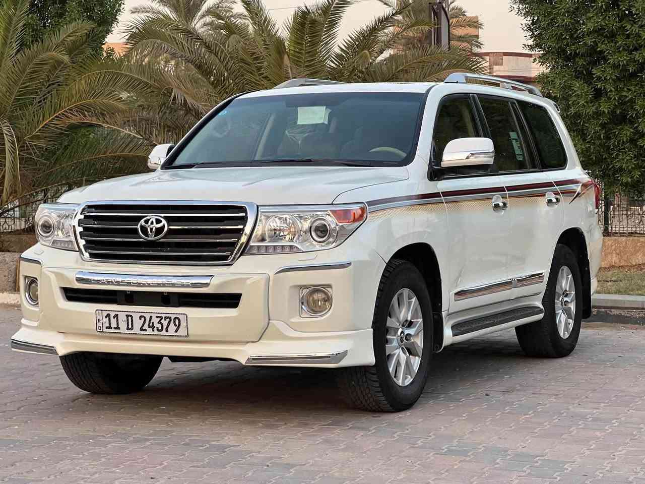 السلام عليكم 
لاندكروز 2012 صبغ جاملغ و بنيد
فول مواصفات
ثلاجة
 فتحة 
السيارة جاهزة 
*********** بغداد, العراق
