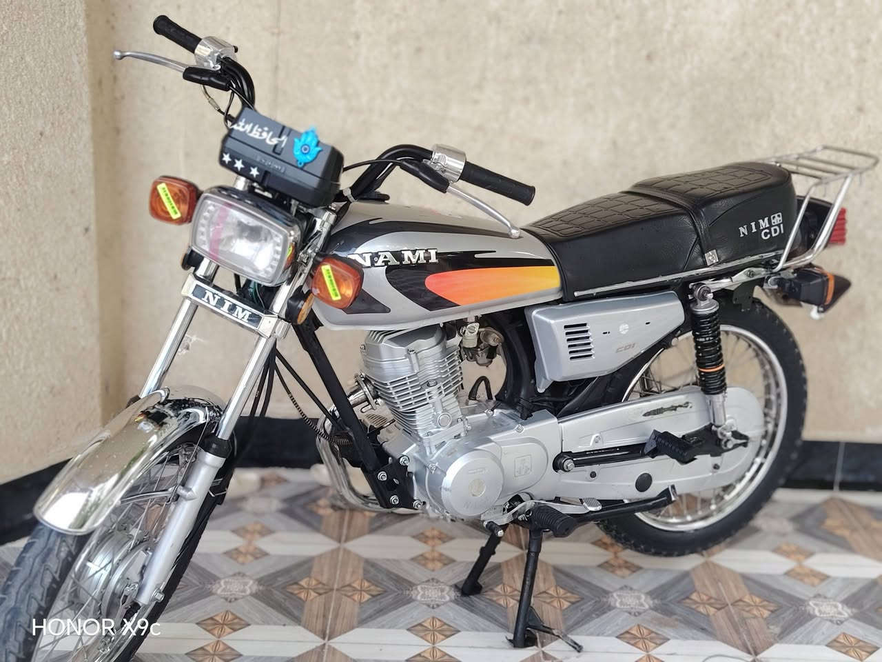 للبيع نامه مديل 27 أوراق اسكنر شادله مكينه شلامجه اصلي السعر 750 وهذا رقمي ***********

نص مكتوب في الصور:
- HONOR X9c