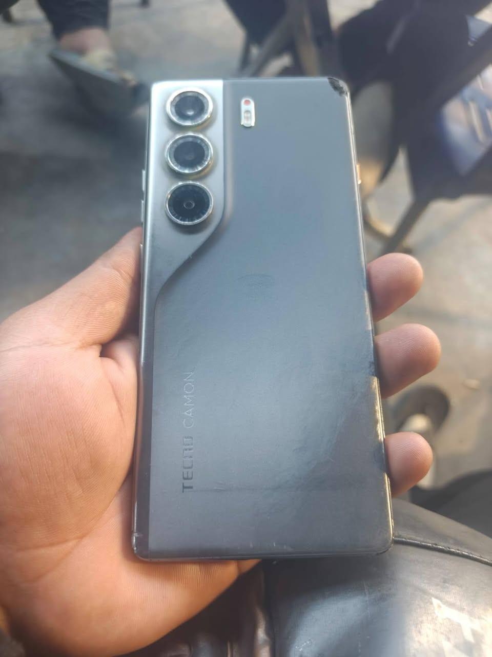 يسلام عليكم جهاز تكنو كومون 40 TECNO CAMON 40 ذاكره 256  ضربه بس بضهر جهاز نضيف مثل مابين بصوره مروس حسب القناعه عنون بغداد تقاطع النهروان *********** وتساب تصال موجود
