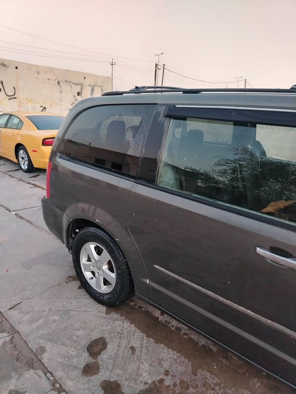 دوج كرفان 2010 محدثة 2014 جاهزه بسمي رقم انكليزي بغداد الديوانية الشنافية *********** السعر ١٠٠٠ وبيه مجال بيع او مراوس سيدونا او سورنتو
