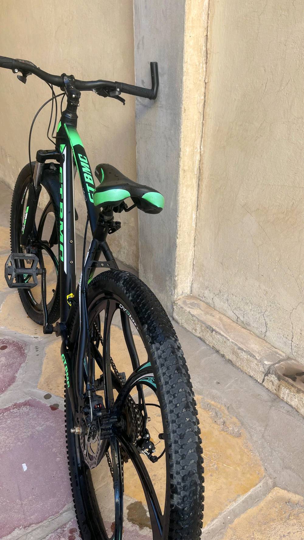 بايسكل جبلي اخو الجديد حجم 26 ستوني مبدل بدالات جدد وچاملغات جدد نضافه عاليه استخدامه كلش قليل سرعات كامله شغالات ما بي اي مشكله سعر 120 بي مجال للشرايه للاستفسار واتساب ***********