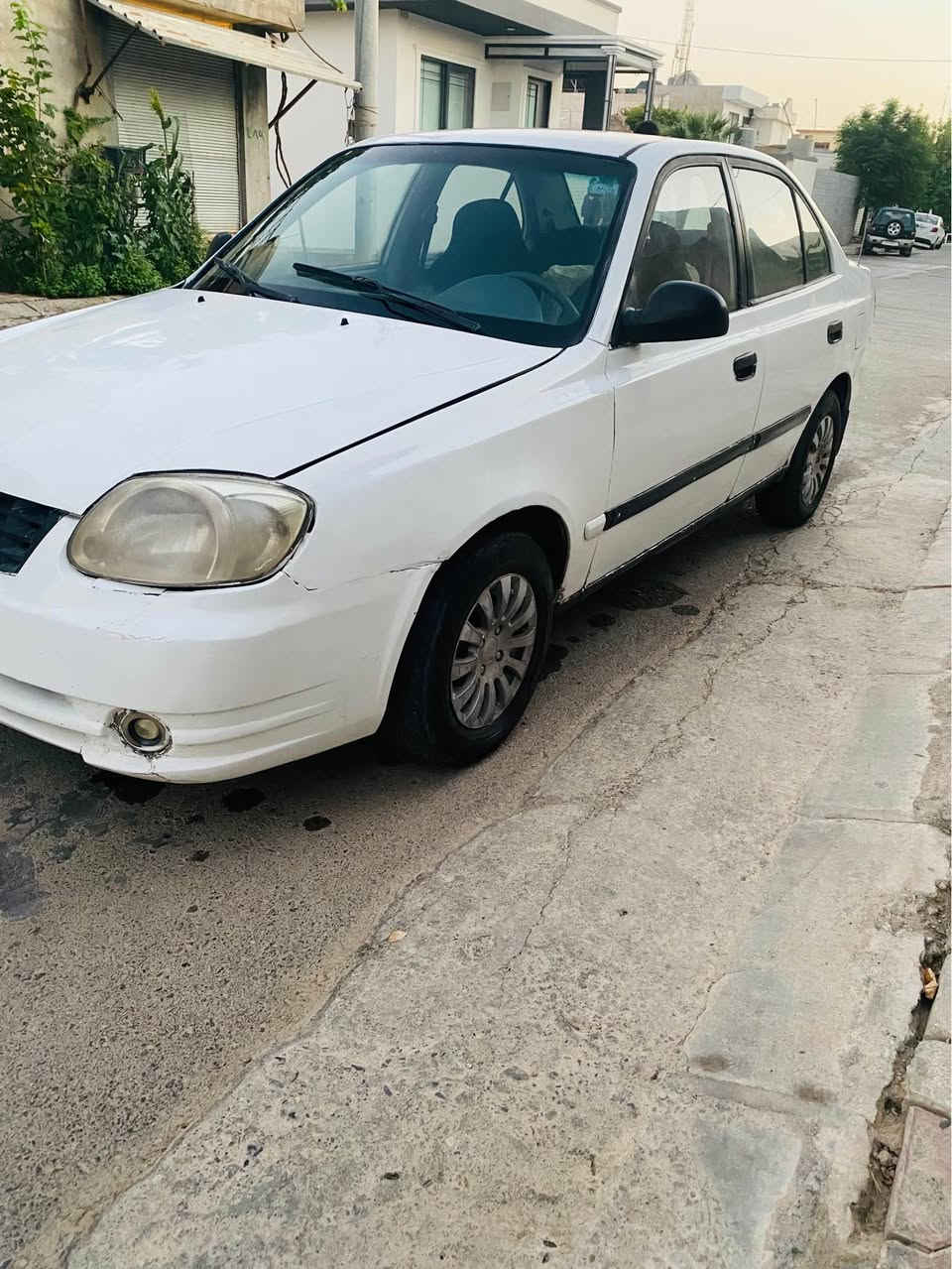 هۆندای ئەكسێنت ٢٠٠٥ 
ساغ ساغە
لۆك 
تەبریت بەشەرتی بەستن لەسەر سویچ
كامل مەسروفكراوە 
بەنزین زۆر زۆر كەمدەخوات
ماڵی فەقیرە
كارەبای گشتی بەشەرت
دەعم و لێدراو وەرگەڕان بەشەرت 
گێڕ و مەكینە بەشەرت
هەرزانەو لەسحردایە
*********** بشدار, السليمانية
