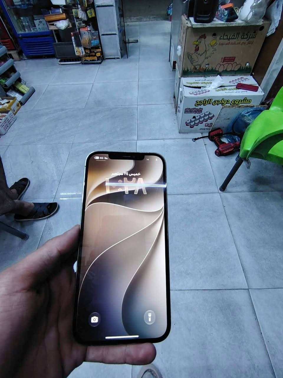 نطيحه جوه السوك ايفون ١٢ أبرو ماكس  شرق اوسط كله شغال كفاله عامه من الفتح ذاكره ٢٥٦  بطاريه ٧٤ ابلاديه كله شغال فقط بي رجفه بل زوم الخير والسماعه ناصيه سعره ٢٨٠ او بي مجال مكاني بابل المركز تواصل وتساب رقم ***********
