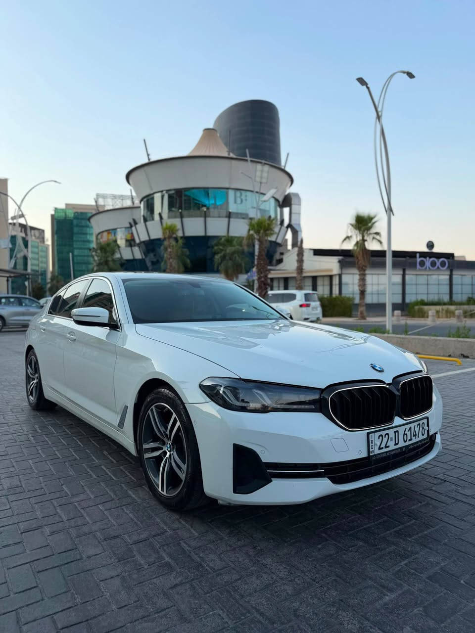 🚘 للبيع | BMW 520i موديل 2021 | وارد خليجي 🇩🇪

✨ فرصة لا تُعوّض لامتلاك سيارة فاخرة بحالة الوكالة، نظيفة جداً ومخدومة بالكامل.

🔹 المواصفات:

* ✅ BMW 520i موديل 2021
* ✅ وارد خليجي
* ✅ محرك 2.0 Turbo اقتصادي وقوي
* ✅ ناقل حركة أوتوماتيك 8 سرعات (Steptronic)
* ✅ نظام قيادة باختيار أوضاع القيادة (Eco Pro / Comfort / Sport)
* ✅ شاشة معلومات وترفيه كبيرة
* ✅ نظام Apple CarPlay
* ✅ كاميرا خلفية مع حساسات أمامية وخلفية
* ✅ تشغيل بصمة (Keyless Start)
* ✅ دخول ذكي (Comfort Access)
* ✅ مثبت سرعة
* ✅ مقاعد كهربائية مع حفظ الذاكرة
* ✅ تكييف أوتوماتيك ثنائي المناطق
* ✅ إضاءة LED أمامية وخلفية
* ✅ جنوط رياضية أصلية
* ✅ داخلية باللون القرميدي الفاخر التي تضفي لمسة مميزة ونادرة
* ✅ جميع الصيانات الدورية منفذة داخل الشركة وضمن مواعيدها الرسمية
* ✅ مفتاحان (بصمتان) أصليتان
* ✅ سيارة شخصية، نظيفة جداً، ولا تحتاج أي مصروف.

💰 السعر: 290 ورقة (قابل للتفاوض بالمعقول بعد المعاينة).

📍 الموقع: أربيل
📄 السيارة باسمي شخصياً وجاهزة للنقل.

📞 للاستفسار: ***********

🔥 إذا كنت تبحث عن BMW بحالة الوكالة، وسجل صيانة منتظم، وداخلية قرميدية مميزة، فهذه السيارة تستحق المشاهدة. الجادون فقط، والرزق على الله. بغداد, العراق
