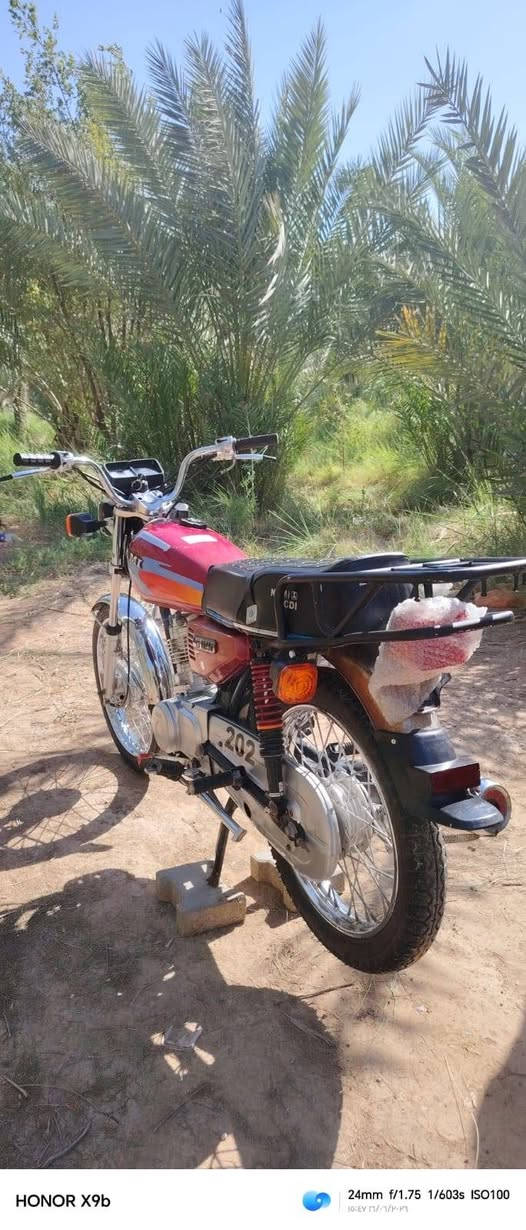 السلام عليكم دراجه للبيع 550 وبيها مجال اوراق***********
