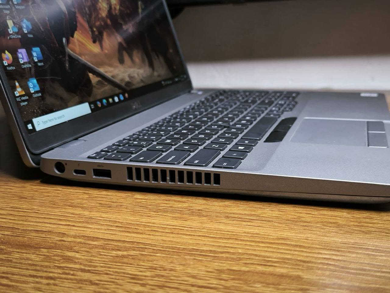 الجهاز الاحترافي وصل! Dell Precision 3551 | i7 + Quadro P620 4GB وبسعر 590,000 🔥
🔥 متوفر حديثاً | Dell Precision 3551 🔥

💻 المواصفات:
▪️ المعالج: Intel Core i7 – الجيل العاشر (10th Gen)
▪️ الرام: 16GB DDR4
▪️ التخزين: 256GB M.2 SSD
▪️ كرت الشاشة: NVIDIA Quadro P620 4GB
▪️ كرت Intel Graphics: 8GB
▪️ الشاشة: 15.6 FHD

💰 السعر: 590 ألف دينار فقط

🎁 ويجي وياه مجاناً:
🎒 حقيبة هدية
🖱️ ماوس هدية
🔌 الشاحن الأصلي للجهاز

🚚 التوصيل متوفر لجميع محافظات العراق 🇮🇶

📍 الموقع: بغداد – الأمين الثانية

📞 للحجز والاستفسار واتساب:
***********

📩 تليگرام:
@Hf_Yy5

🔥 جهاز احترافي بمواصفات قوية ومناسب للأعمال الهندسية والتصميم والاستخدام اليومي.
