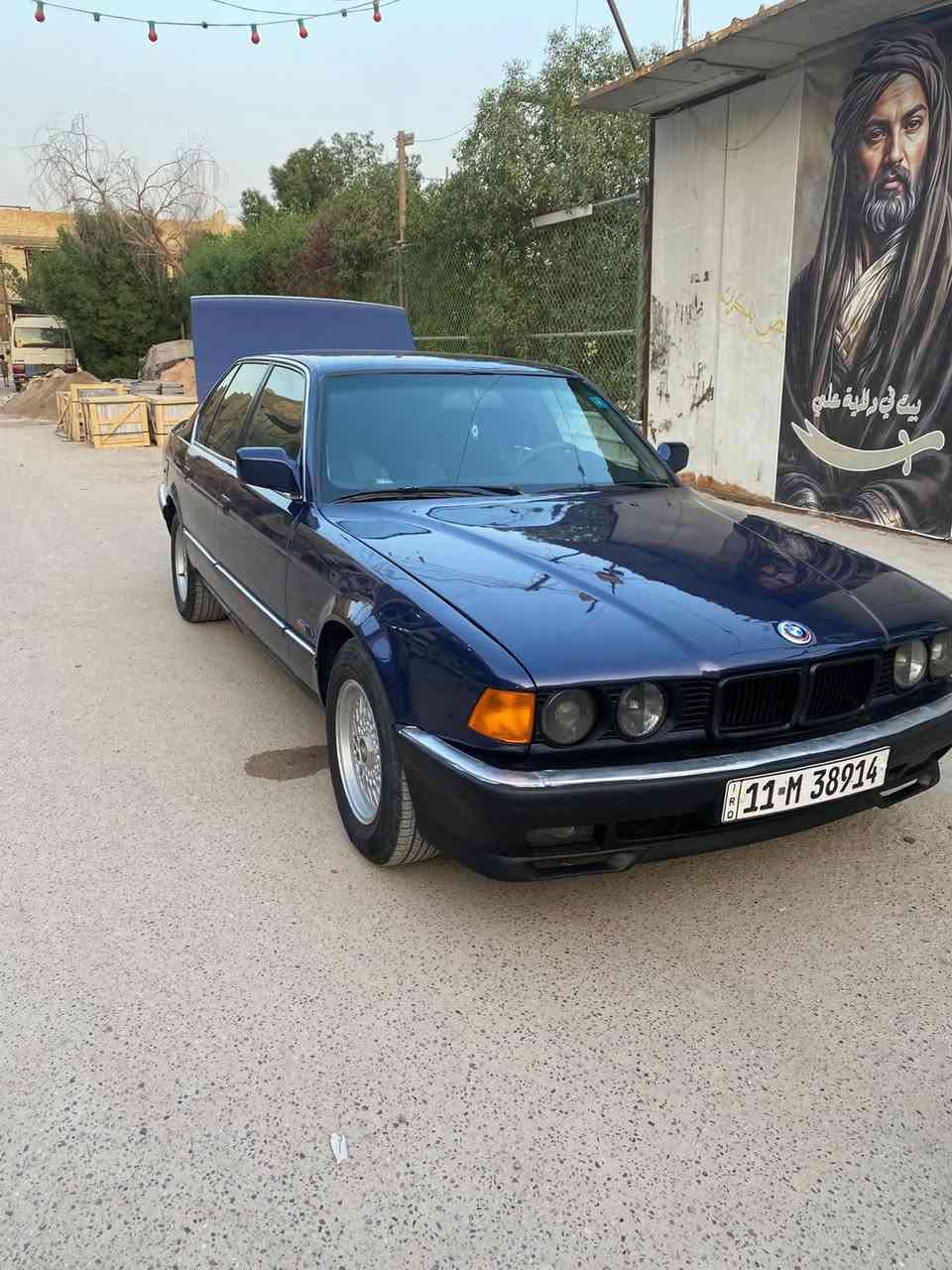 سلام عليكم 730. V8 1993 وارد ياباني اصل كير محرك مكفول تبريد ثلج صدر امامي خلفي جديد بس درايم شفت خلفي شوي تعبان الباقي كله بشرط الكاردن جديد الجعمقه جديده وغرفتهة جلد كشنات كهرباء مري كهرباء ستيرن كهرباء التايرات جدد نظاف والسيارة اول صبغه الهة بدون سمكره ومعجون  فقط سقل وبخ جماليه ومنزل صورها قبل الصبغ ضررها فقط جاملغ السايق مبدل ومكفوله من الخياس والحوض مال صندوك لوووك يخبل رايدهة ب62 وبيهة مجال وعليها غرامه 4 ورقات ينزل من سعرها واني خادم للطيبين واسف ع اطاله *********** عنواني بغداد الشعب

