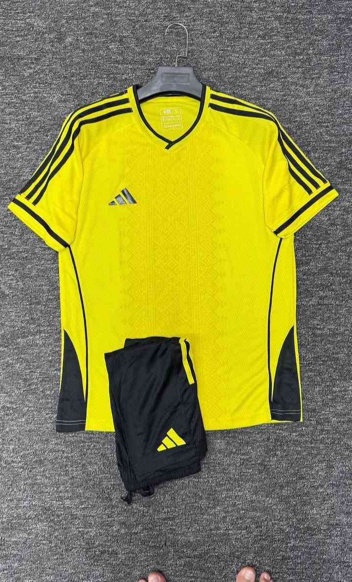 طباعه( رقم واسم وشعار )

قطعه 4الف

قياسات L XL XXL 

دريس شورت بدون رقم 

توصل واتساب  ***********

نص مكتوب في الصور:
- SIZE : XL MOJTABA-ALI ***********