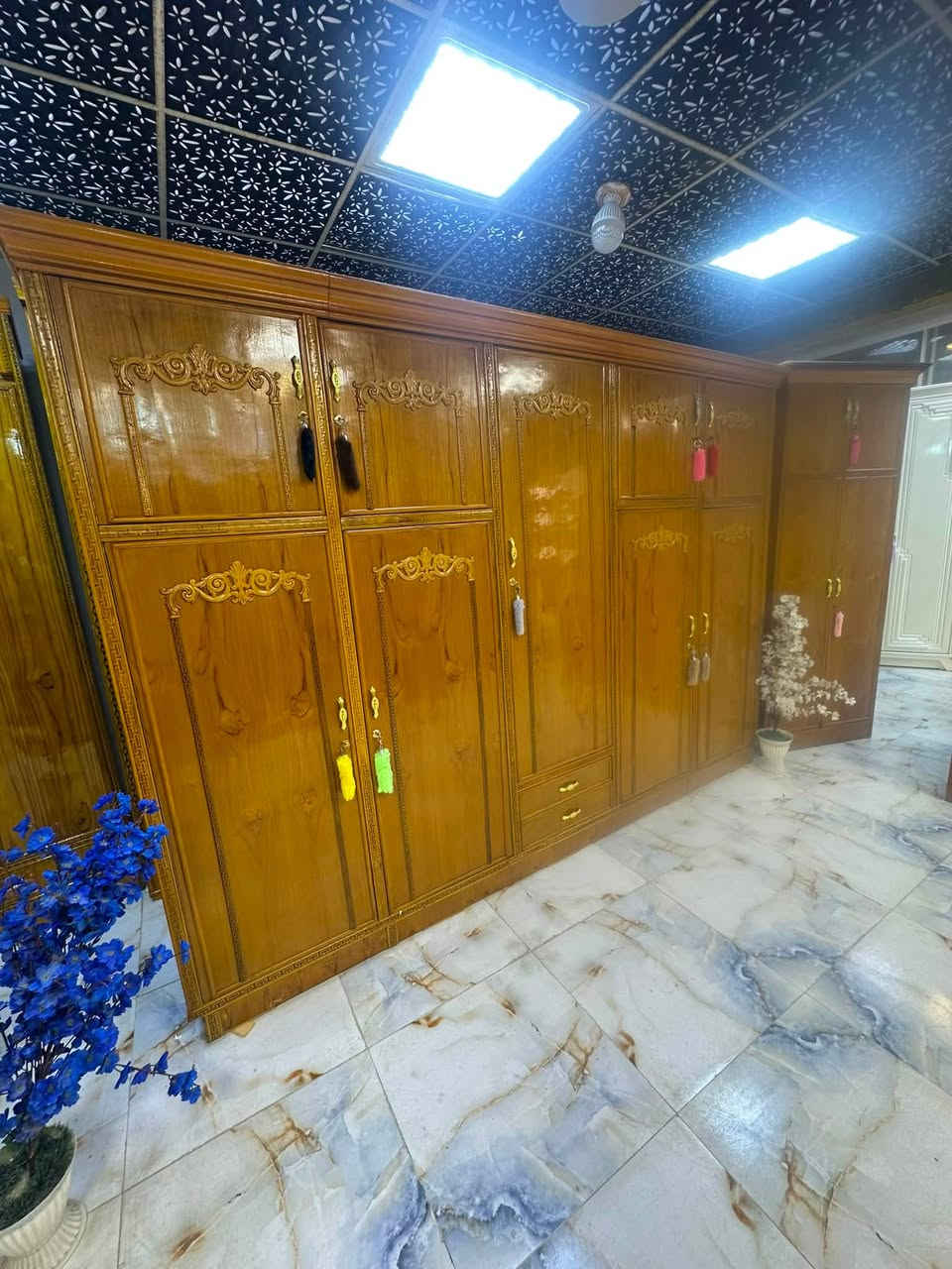 غرفه مستخدمة 
سعر ٧٠٠
غرف ملحق 
واتساب ***********
