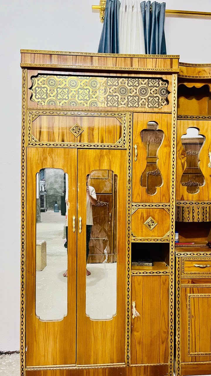 يوجد غرفة نوم عراقي فول نضافة للعلم محل تواجدها قضاء القائم للاستفسار الاتصال على الرقم  ***********
