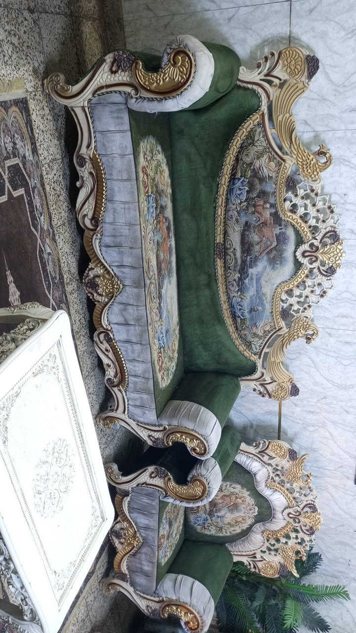 تخم ملكي ١٢ مقعد اخو جديد ثكيل نضافه ١٠٠بل ١٠٠ سعر ٣٧٥ وبي مجال مكاني بياع يوجد توصيل بكروه *********** وتساب
