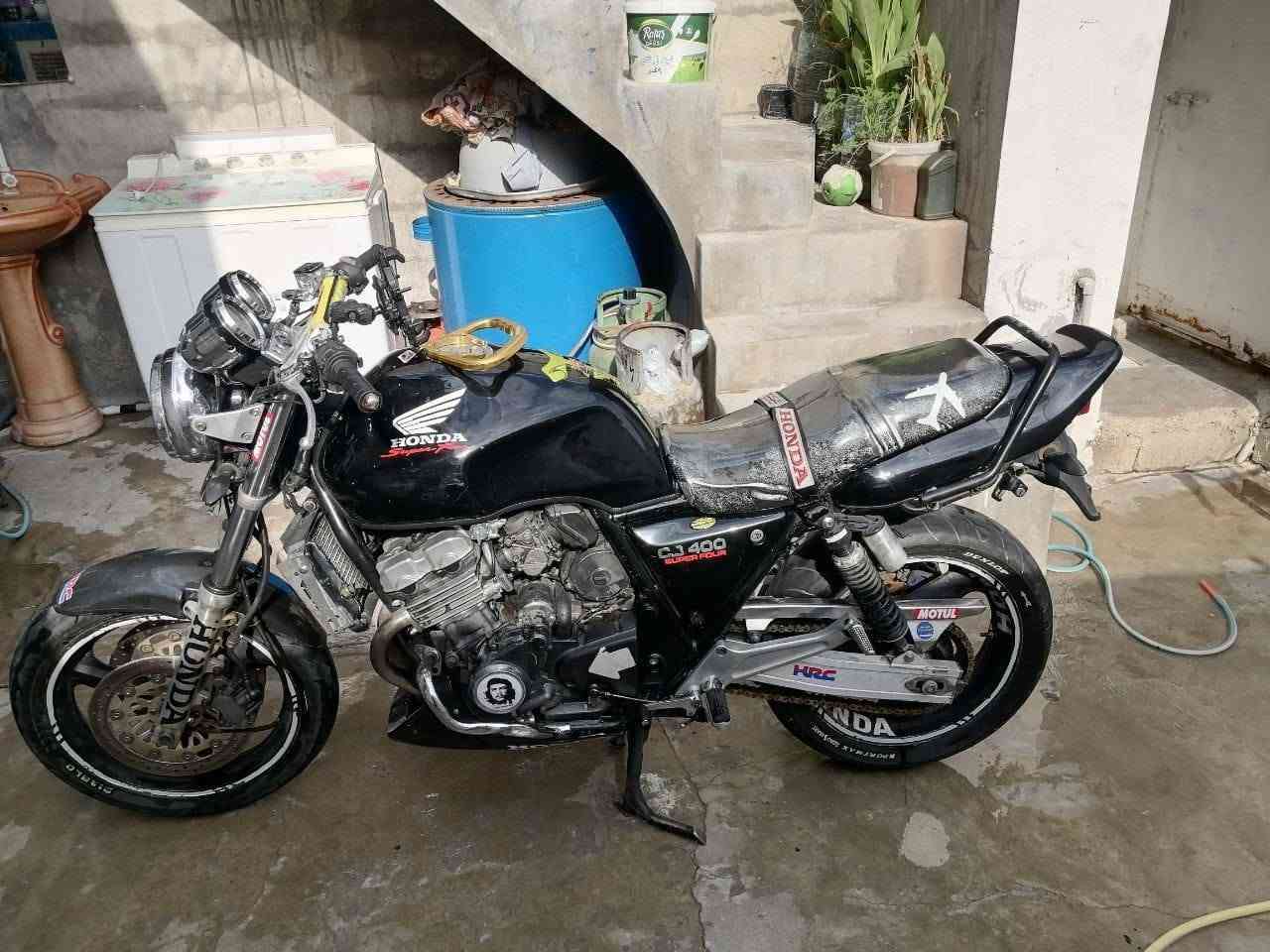 سلام عليكم شباب بطح سيبي فور شرط كير ومحرك كله عل بلاد دراجه ماتعبانه مابيه نقص خلاص شرط تصعد وتطلع ترايك وين مايعجبك ١٦ ولف دراجه كامله مكمله محرك ماله شرط كبس سعر ١٤ ورقه دراجه تخم تايرات لايت زينون درجه اوله وشويه اضافات عليه رقم ***********
