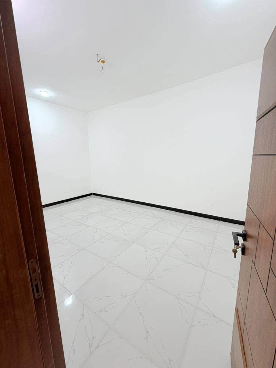 بيت للبيع 100متر 3طوابق البيت فول وبناء درجه اولى شرط 4غرف سويت

3صالات 2مطبخ واستقبال صحيات داخل وخارج 

البيت شغل جناي بناء طابوك وصب 

نزالات وجسور ضاهري ومخفي 

طابو زراعي اقرار محكمه سند25

خدمات كامله وقريب كلش للشارع خط اول

السعر 85 وبيه مجال 

اتصال ***********
