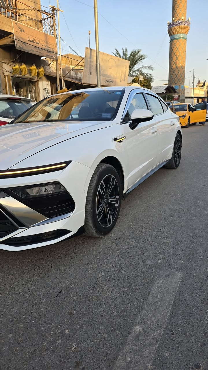 سلام عليكم سوناته موديل 25وارد كوري غاز بلادي فول مواصفات عده الفتحه
بيه ٣مكانات بارد ولباقي كفاله رقم قادسيه 
مكانه ديوانيه 
السعر 185وبيه مجال بسيط حره السياره 
 ***********
