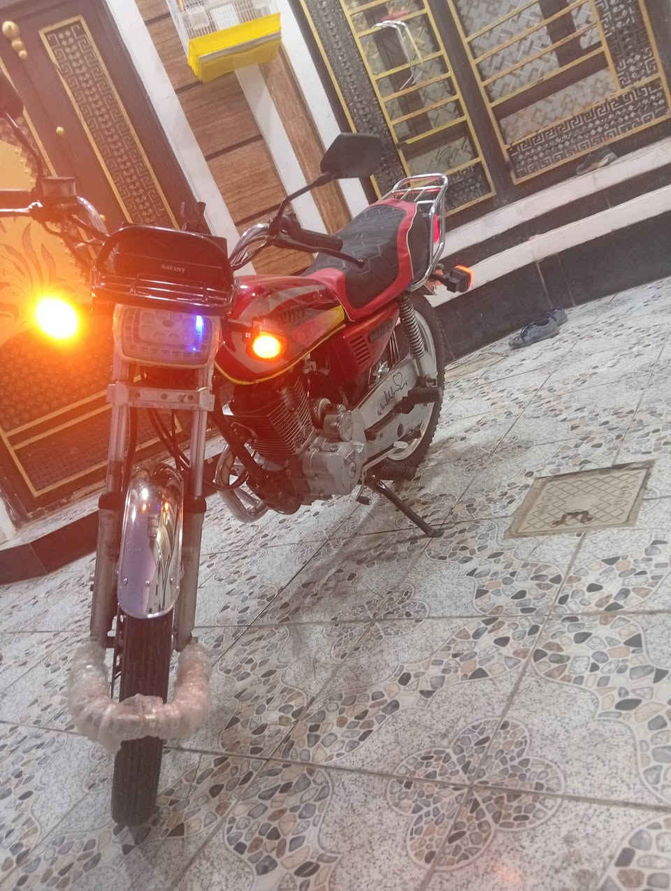 سيفان موديل 21 جديد منفيس صلي وياه  ماذب عليه ربع سعر 550وبيه مجال مكاني صقلاويه رقم ***********
