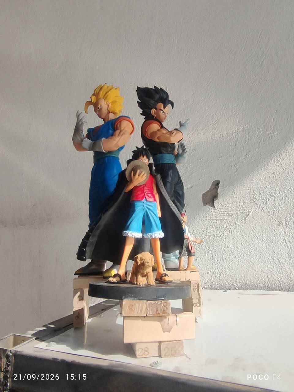 مجسمات  انمي ابيع شلعه
كل هذني 100 الف
انمي  7 مجسمات اكبار
وعندك حيوانات مختمه 18 قطعه
وعندك دينصورات مختمه ومفصليه الحلك ولرجلين وذيل 13 قطعه
السنافر 12 قطعه
ماريو 10 قطع 
 العنوان كربلاء 
رقم ***********

نص مكتوب في الصور:
- 21/09/2026 16:56 POCO F4
- 21/09/2026 15:14 POCO F4
- 21/09/2026 15:15 POCO F4