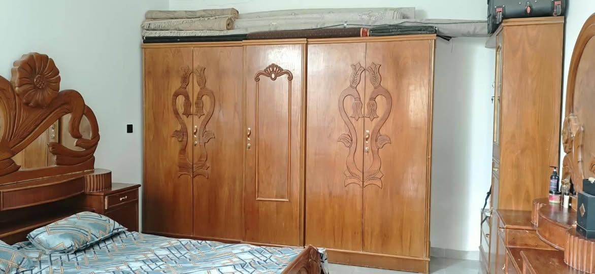 السلام عليكم
غرفه اخشاب عرقي  تسكام نضيفه 
مكان ديوانيه جلبيه 
السعر 600 بيه مجال بسيط 
***********
اتصل وبيك خير وتدلل 👇👇
