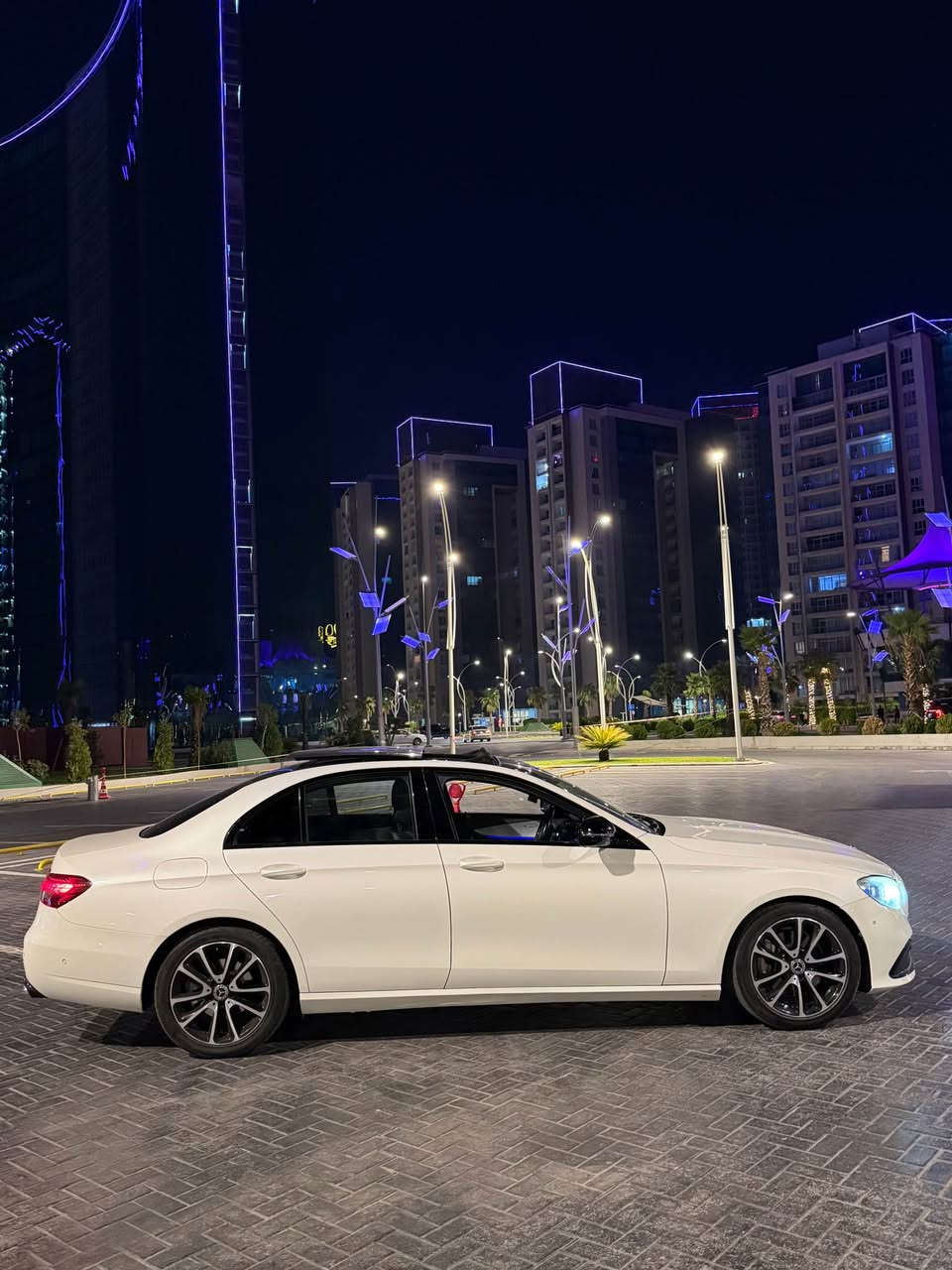 Mercedes E200 
2021 
Masafat Almani 🇩🇪
75000mil Royya 
Be sbux 
Bas 3 . Che PDR haya 
Panorama 
2 seuca zamana sayaraka 
Geru machena karabayy ba shart. 
*********** أربيل, العراق
