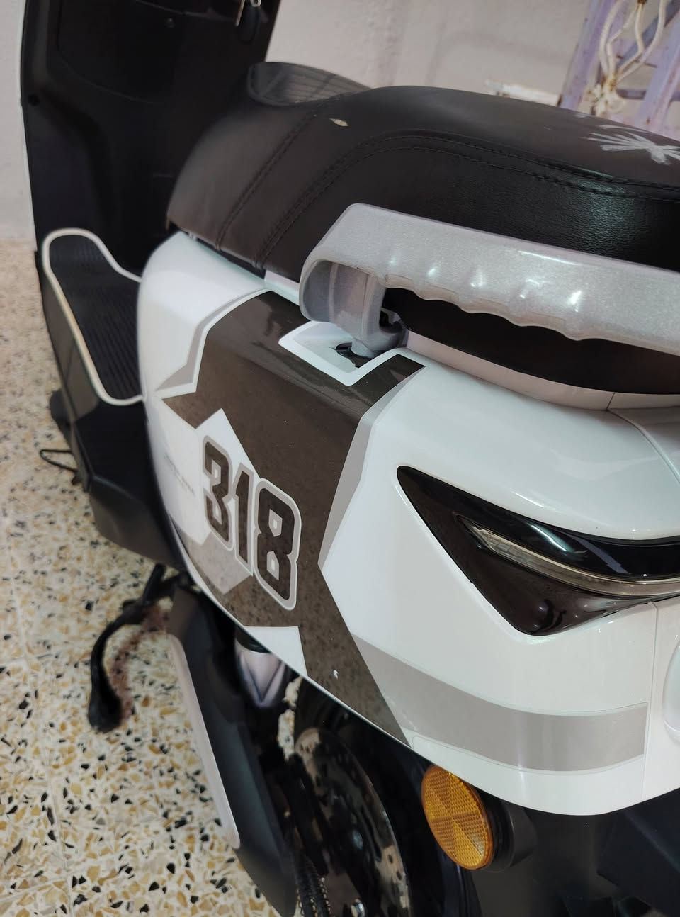 ماطور شحن 318 مواصفات معروفه
6 بطاريات شرط السعر 650 مكاني الجانب الأيمن 
***********
