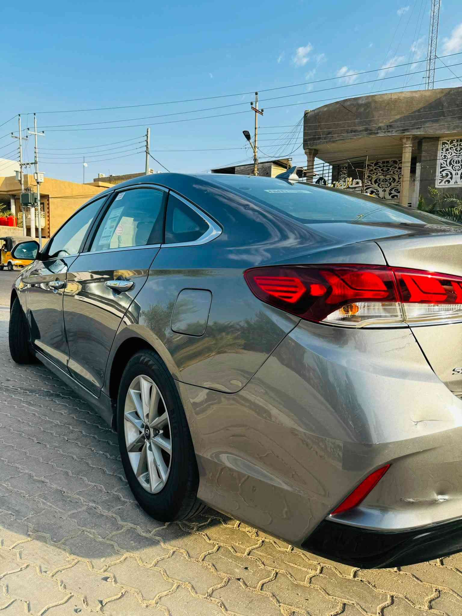 سلام عليكم سوناتا مديل 18 وارد امريكي حادثه جاملغ وبنيد سياره جاهزه من كلشي مكينه كير حداديه تبريد تخم تاير ماشيه 130 سياره حره تحويل ثاني يوم السعر 115وبيه مجال مكاني البصره ***********
