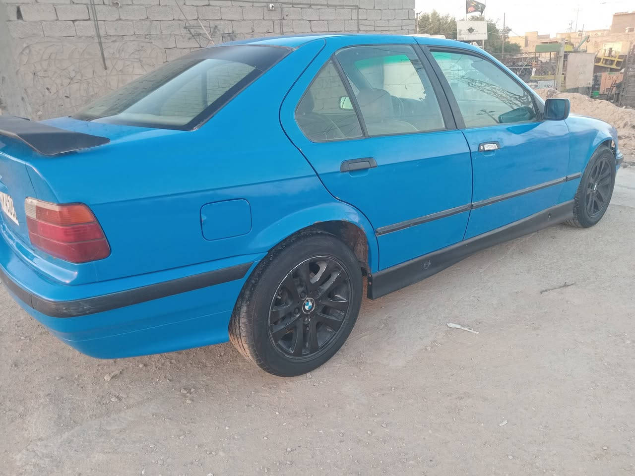 للبيع BMW e36 موديل 1993
رقم بغداد انكليزي بأسمي 

سيارة بلادية كير عادي محرك 4 سلندر 1.8

السعر 30 $

مكان ناصرية 
***********
