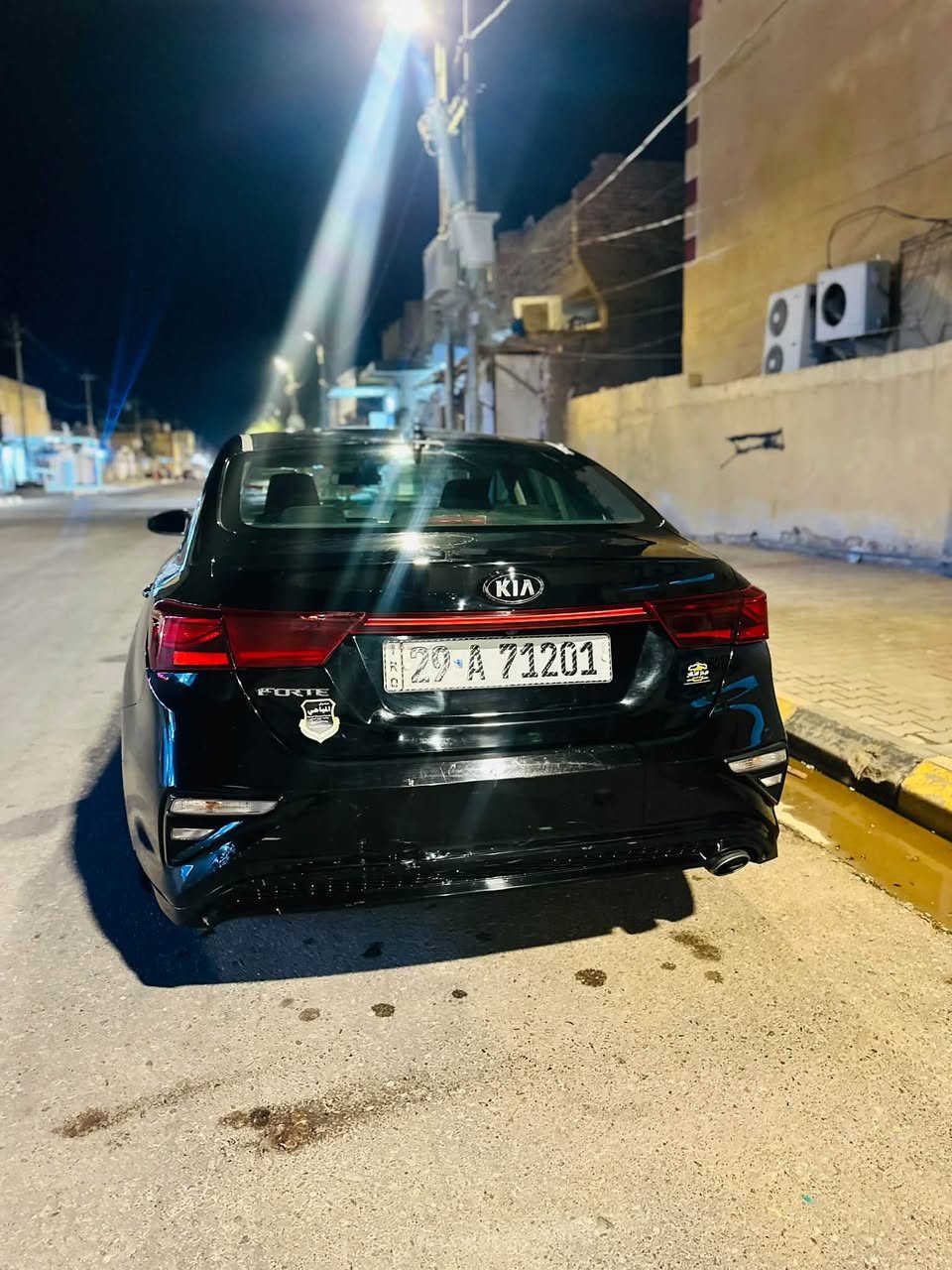 سلام عليكم كيا فورتي 2019سياره بيه بس بنيد مبدل وبيه طلقه بل قماره سياره جديديه سياره مكفوله كير مكينه دوش لون اسود سوناره موجود بل منشور مكان السياره واسط قضاء الحي السعر 128وبيه مجال بصيط 
للاستفسار ***********
