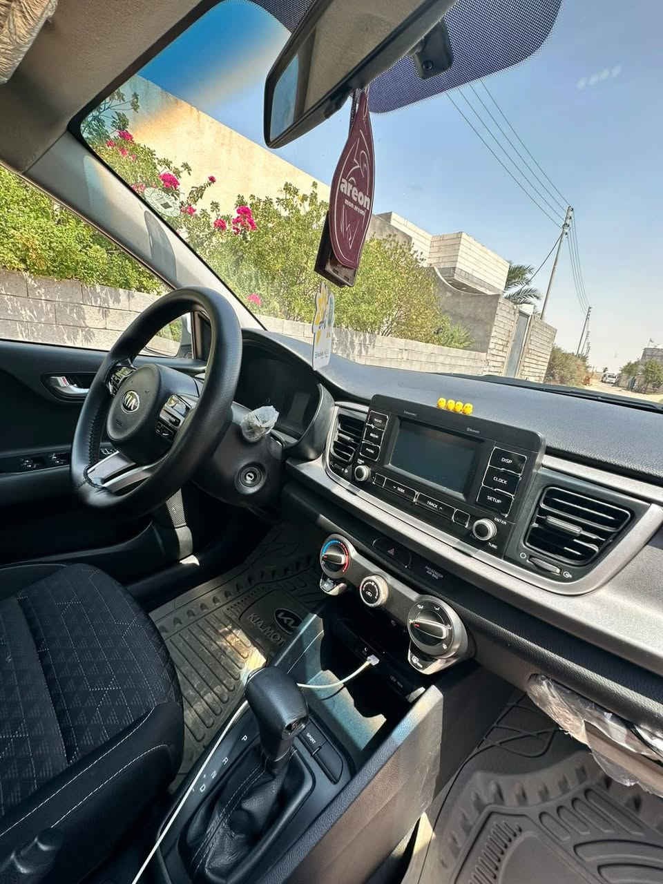 سيارة كيا ريو موديل 2018، مكينة GDI، نظيفة ومستخدمة استخدام شخصي، وجاهزة للاستخدام ما ناقصها اي شي نهائيا.

✅ سنوية 2023 – رقم أربيل/عدي وكالة جديده 
✅ تخم تايرات جديد بالكامل قبل شهر مبدله🛞
✅ لايت زنون جديد قبل شهر مبدله💡
✅ حدادية جديدة 🔧
✅ مكينة GDI

⚠️: السيارة حادثها صندوق ومبدل، والتفاصيل واضحة بالصور 

💰 السعر 110$ 
📍 المكان: البصره/القرنه
اتصال ‏‪***********‬‏
