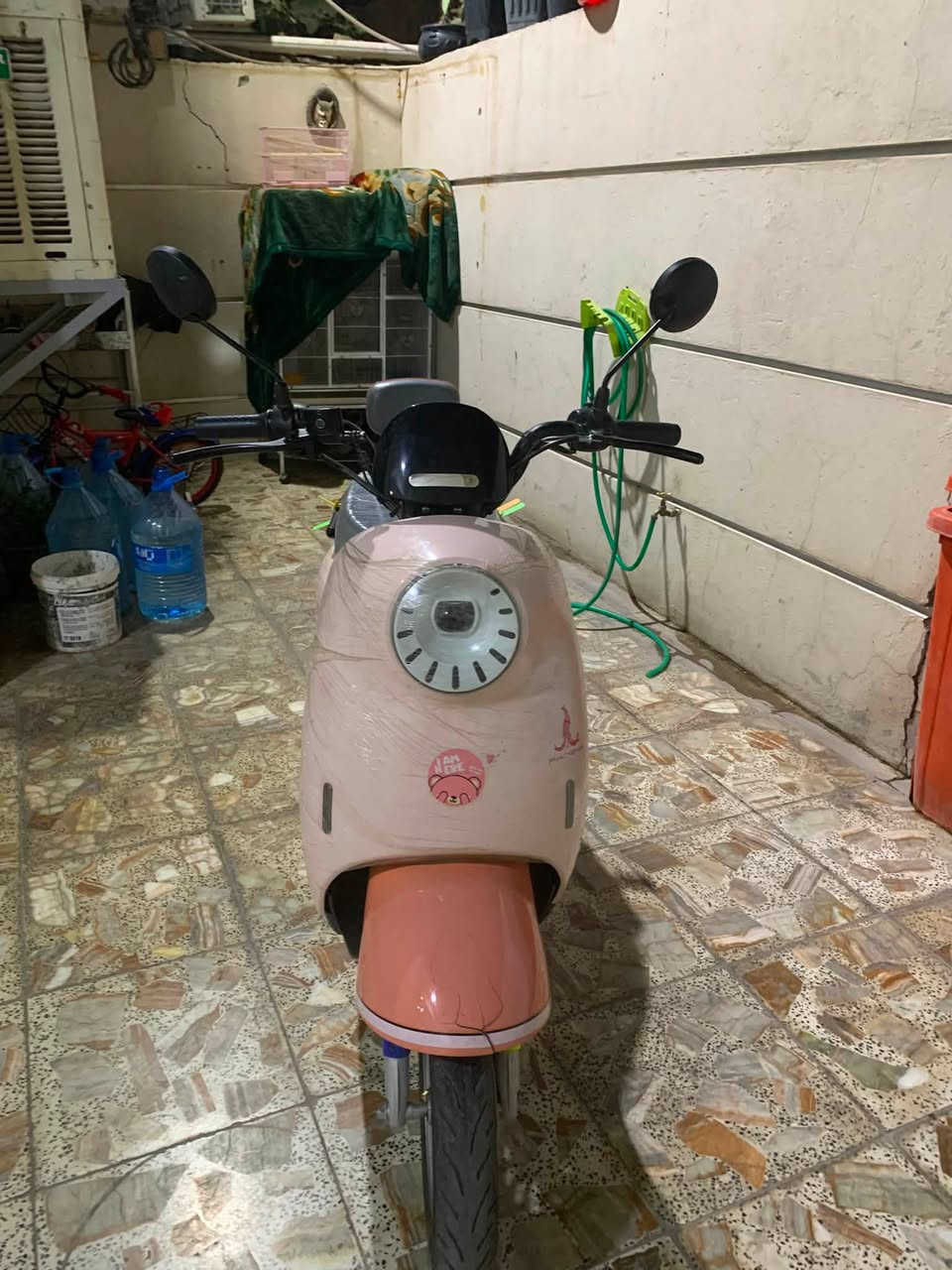 سلام عليكم دراجه شحن للبيع فول مواصفات خمس بطاريات  12فولت  دبل سويج ودبل بصمه دراجه خير من الله ملف الف وخمسميه مكاني بغداد جكوك السعر 400وبيه مجال بسيط حك الجيه الرقم ***********
