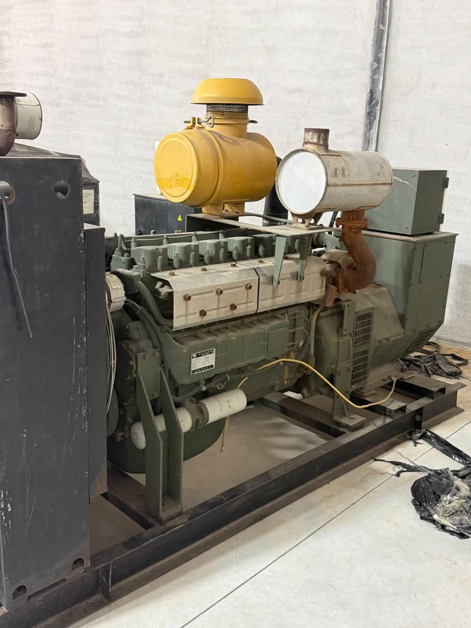 سلام عليكم اشتاير بلاد 12 ولف 6 سلندر 250kva عدد ساعات العمل 327 ساعه اخت الصفر مكفوله من صرف بخار 
عنوان كركوك يوجد توصيل 🚚 
***********
