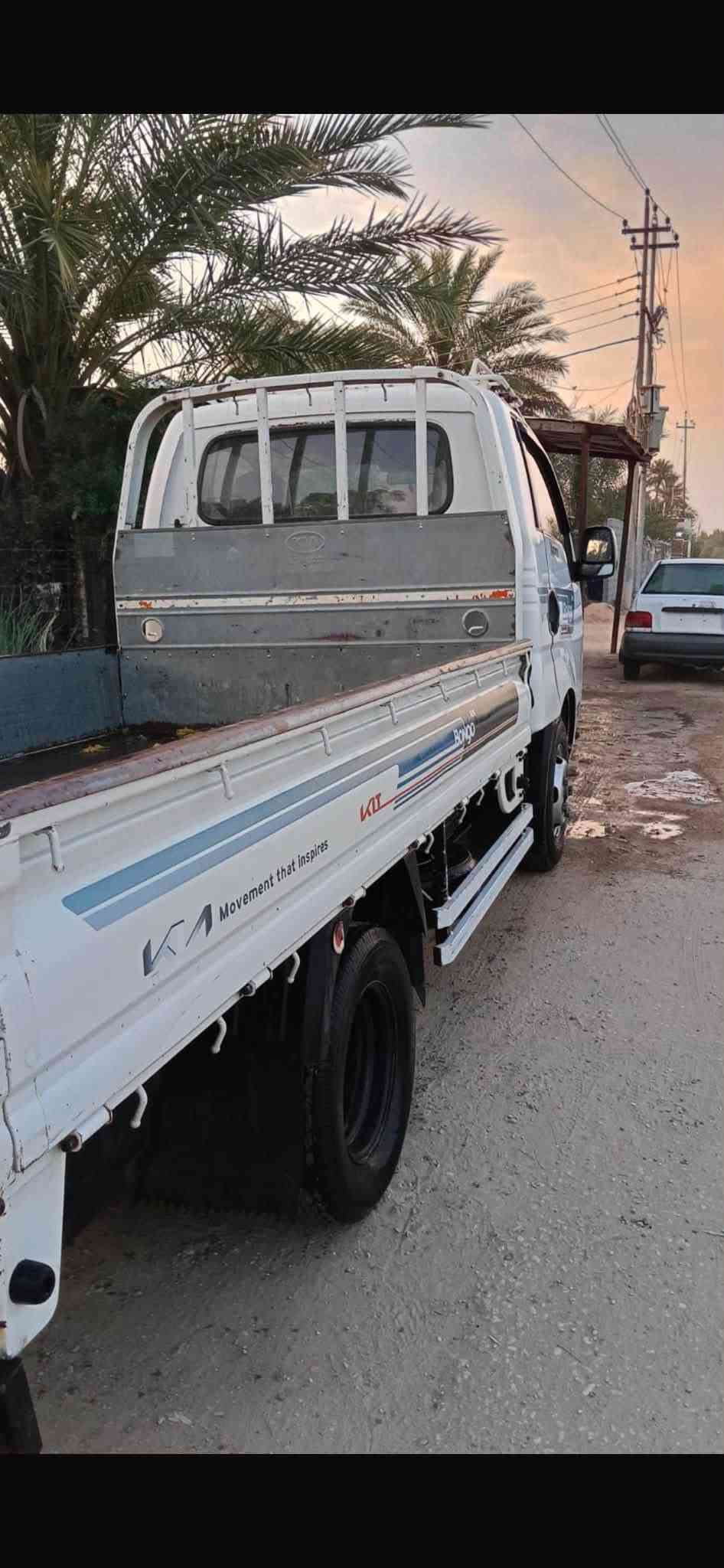 السلام عليكم كيا فحل 4000بسمي مداور ثاني يوم رقم وسنويه جدد مكفول كفاله عامه تخم تايرات جدد عدد 6 وياله محور 14 هنه وستداتهن مكينه وكير جدد  كبل للشارع مذب عليه ربع مكان كربلاء طوريج السعر 130 وبيها مجال  للتصال ***********
