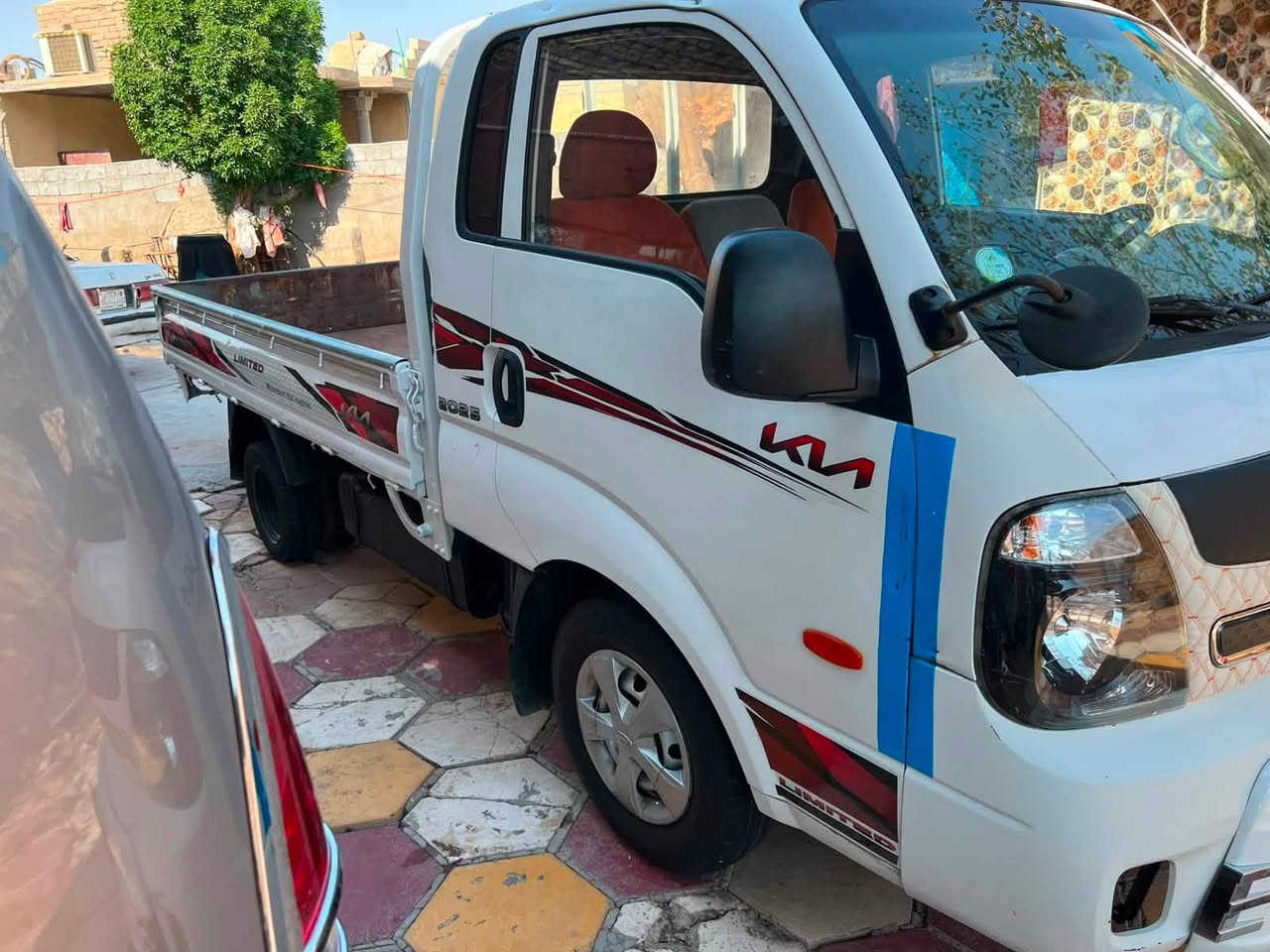 السلام عليكم من رخصه الادمن كيا بنكو 3 مجول موديل 18كير اوتو تخم تاير كله جديد حداديه السياره دخول جديد زيررو دهن المحرك بعده مال كوريا السياره جاهزه للاخير ما ناقصهاا برغي بدون رقم السعر 60وبيها مجال حق الجيه العنوان البصره 
مكلف بالنشر للاستفسار الاتصال على الرقم ***********
