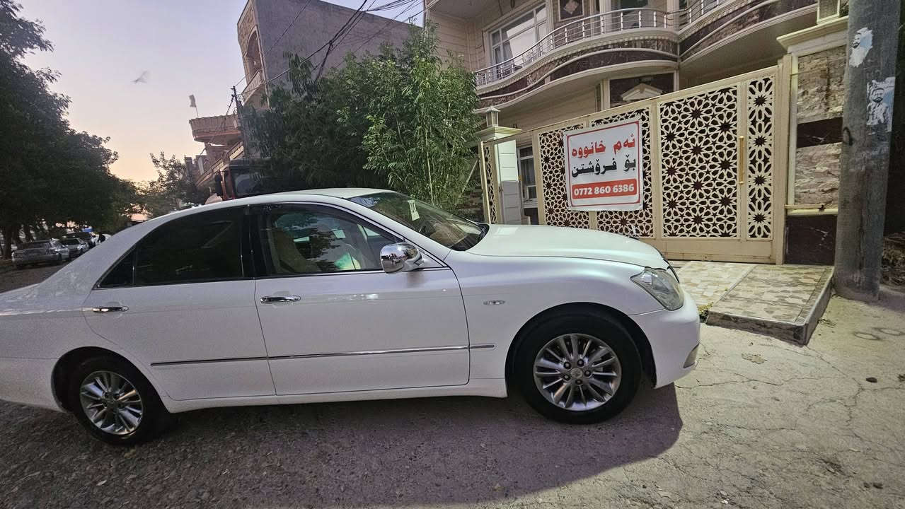 شاهینەی جوان و پاکوو هەرزان
خوار سعری هەموو کەلار سلێمانی 

شاهینە سپی 

119هەزار ڕۆشتوو 

شتی پاک و جوان 

گێڕو مەکینەی بچوک واتا 180 

بڕاوە .. بڕاوە  بڕاوە 

کەم بەنزین خۆر 

تەنها نیوو دەرگای بۆیاخە 

کۆد بۆ کراو وەرەقەی کۆدی تیایە 
ڕەقەم خاوەن کۆد و ناوی هەموو شتی تیایە 

سۆنەرم بۆ بۆ داناونن هیچ سەیارەیەکی بڕاوە سۆنەر دانانێ من سۆنەرم بۆ داناون 

بۆ زانینی نرخ توانیت پەیوەندی بکە
نەت توانی نامە بنێرە 

***********
***********
