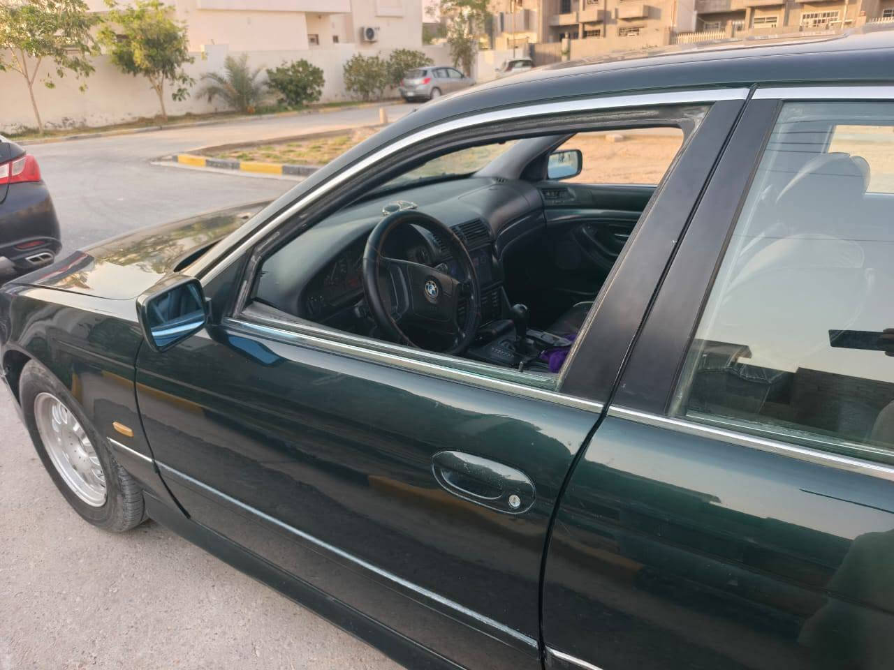 بسم الله وعلى بركه الله للبيع سياره بي ام صقر موديل 99 رقم صلاح الدين الماني تحويل مباشر بدون وكالة فول السياره وارد الماني السعر 75 مكان السياره سامراء للاتصال على الرقم *********** بيه واتساب
