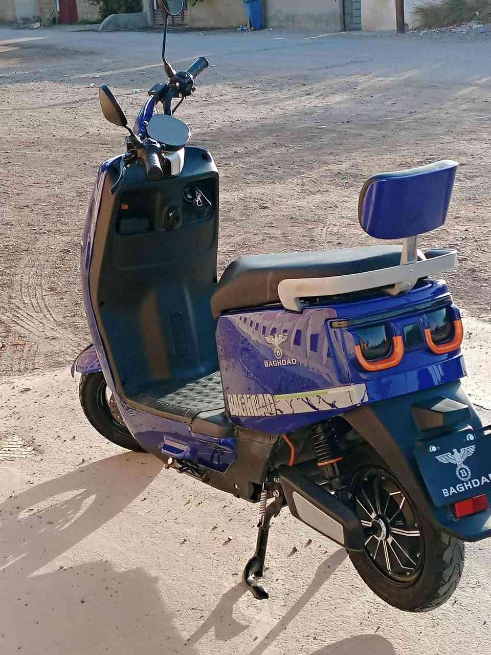 دراجه شحن للبيع
المواصفات
6 بطاريات الكبار
لايت: ليد وعالي وناصي
ستاند جانبي وتعليك 
نضام ال P
ونضام الR
ونضام صيانه لليده
الملف 1800 حقيقي
مساحه تخزين واسعه. 
العنوان بغداد حي الجهاد
للاستفسار ***********
