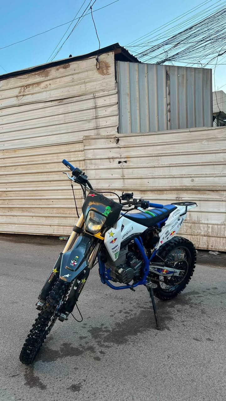 السلام عليكم دراجة قفاز crx  مكينة 250 موديل ٢٠٢٤  دراجه اي نقص مابية بس واقية مال باتري المكينة كفالة عامة اوراق كاملة السعر مليون و500 بيه مجال رقم تلفون ***********

