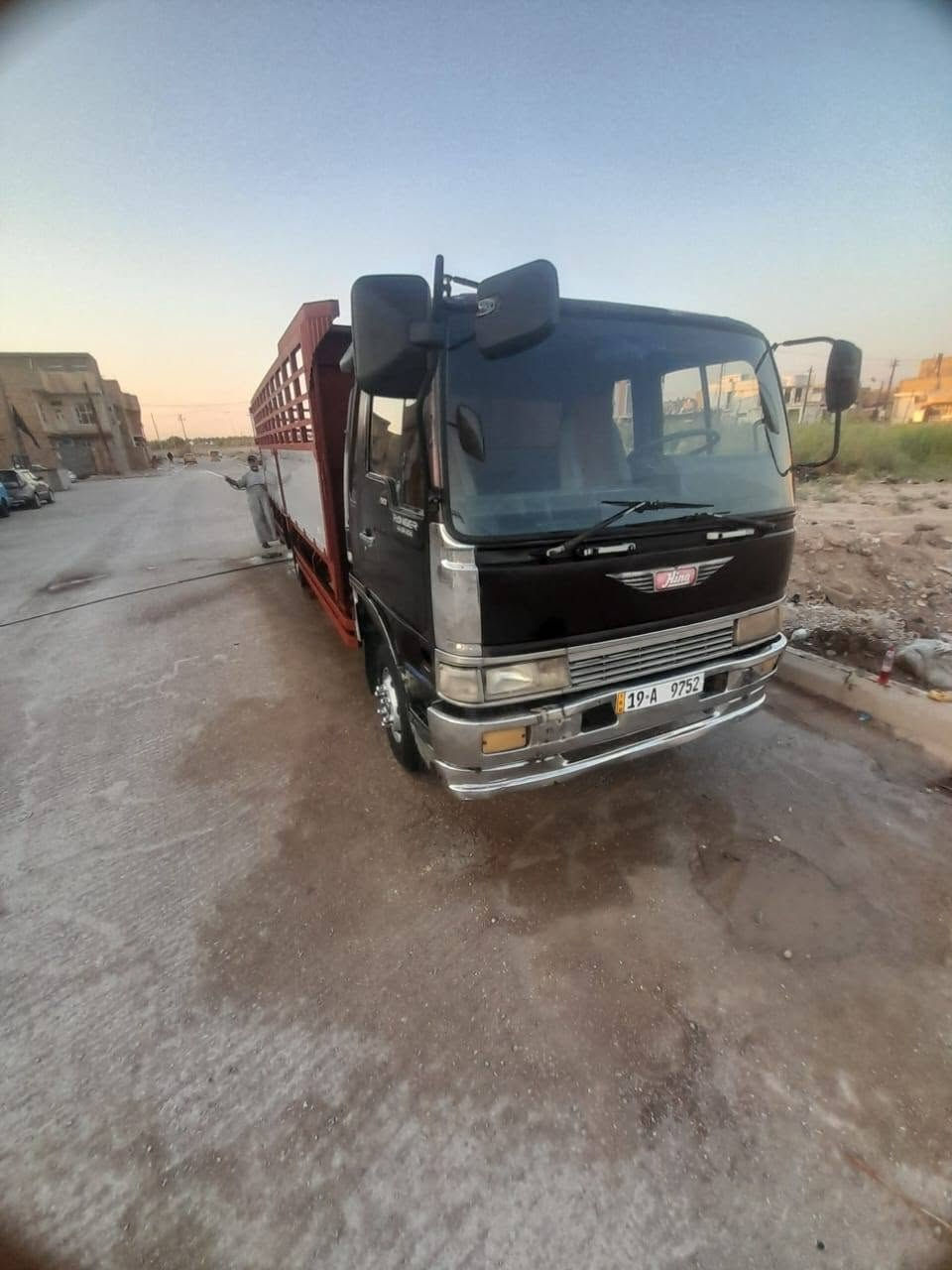 السلام عليكم 
للبيع هينو طيره موديل 2000 اصل مكينه 80 خطين بلاد  طول سته اله عشره مطوله سته وربع سياره مكفوله وبيه تخم تاير وتخم ويلات جدد سياره جاهزه خير من الله رقم كربلاء انكليزي سنويه لل2030 بسمي مداور ثاني يوم مكان السياره الكوت مركز المدينه..***********.. مكلف بالنشر
