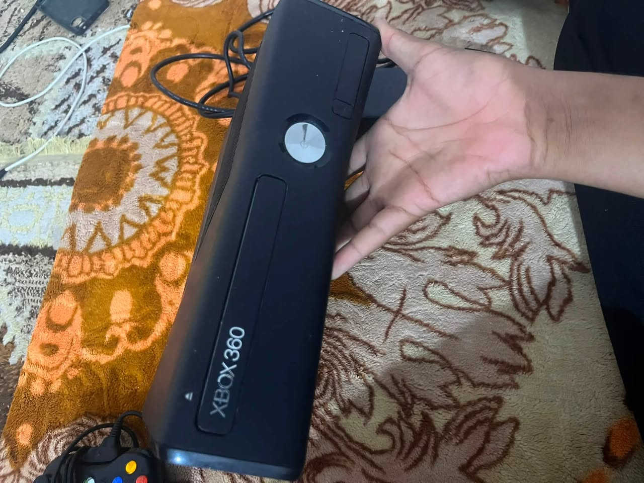 سلام عليكم ابلي اكس بوكس360للبيع السعر ١٢٥وبي مجال قليل ابو الخصيب ***********

