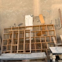 رفوف • نظيفة • للبيع