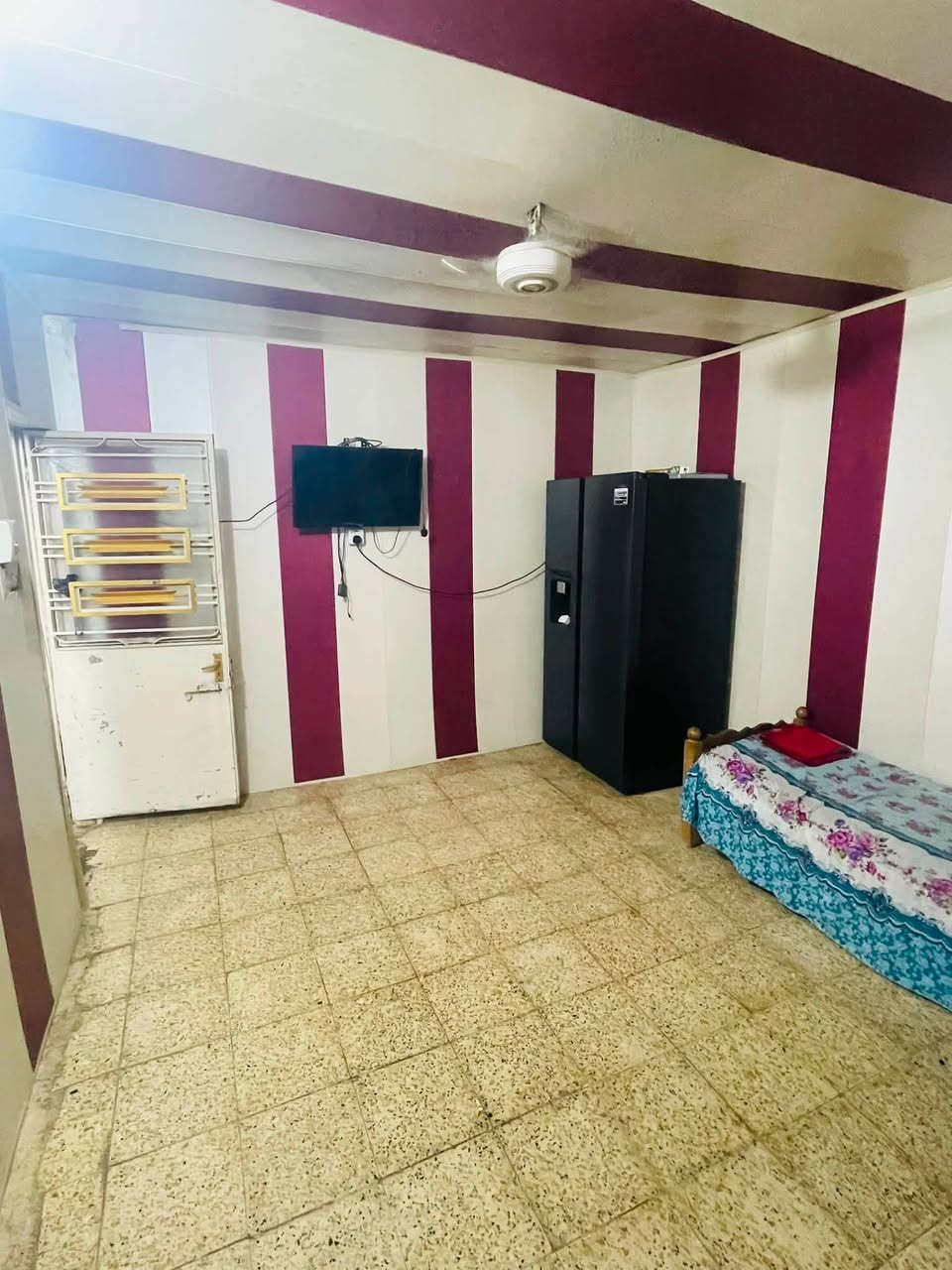 السلام عليكم اخوان عندي بيت البيع المساحه 150 متر طابقين وبي مشتمل معزول المكان الشعب قرب مستشفى الزهره الهلي السعر 170 وبيه مجال وهذه رقمي ***********
