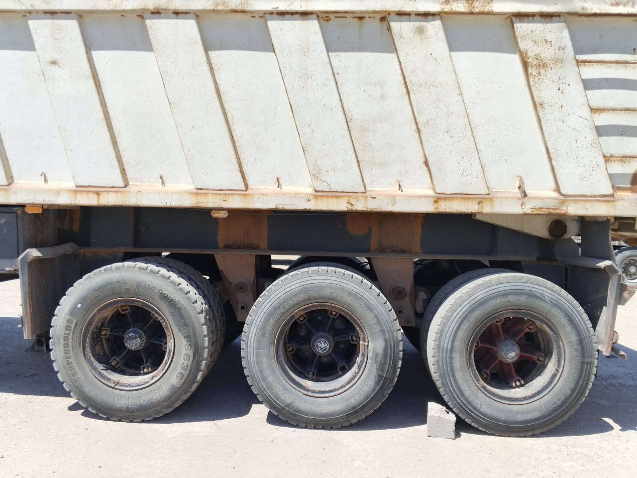 للبيع عربانه ثلاث محاور ترهم اربعه مرتاحة دناكير 16 شريط جديد ذرعه 32 متر تايرات نص عمر العربانه مكفوله كفاله عامه مكان العربانه فلوجه اللاستفسار اتصل ***********
السعر 100 وبيها مجال
