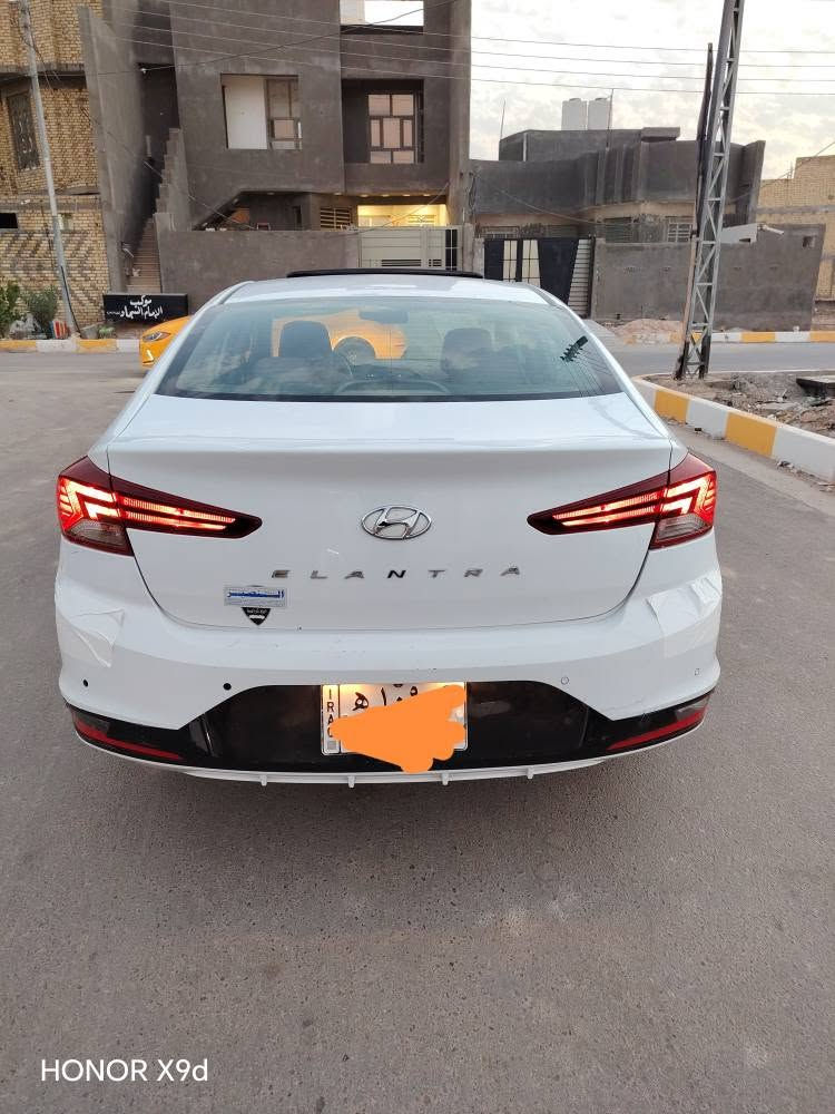 هونداي النترا موديل 2019 رقم بغداد حره تحويل ثاني يوم  وارد خليجي كفاله عامه من الضربه والتبديل والصبغ والفتح كفاله عامه وكتاب الفحص موضح بل صور شرط كفاله عامه مكينه 2000 دوش  شرط ما مفتوحه مكينه وكير وحداديه وتبريد ثلج كله مكفول سياره جاهزه مال جناي بمعنه الكلمه استخدام شخصي فول مواصفات واحد على واحد بصمه تشغيل بصمه أبواب تحكم ستيرن شاره بل مرايه مري شفط شفتات مانع الزىق فتحه سقف ويل كب شاشه كبيره كامره دواره دسك خلفي وأمامي رادارات  تبريد قطعتين فول واحد على واحد مكان سياره ناصريه سعر 147 بيه مجال قليل رقم الهاتف *********** انه مكلف بل نشر خابر راعيه بيك خير وتدلل ناصرية, ذي قار

نص مكتوب في الصور:
- HONOR X9d