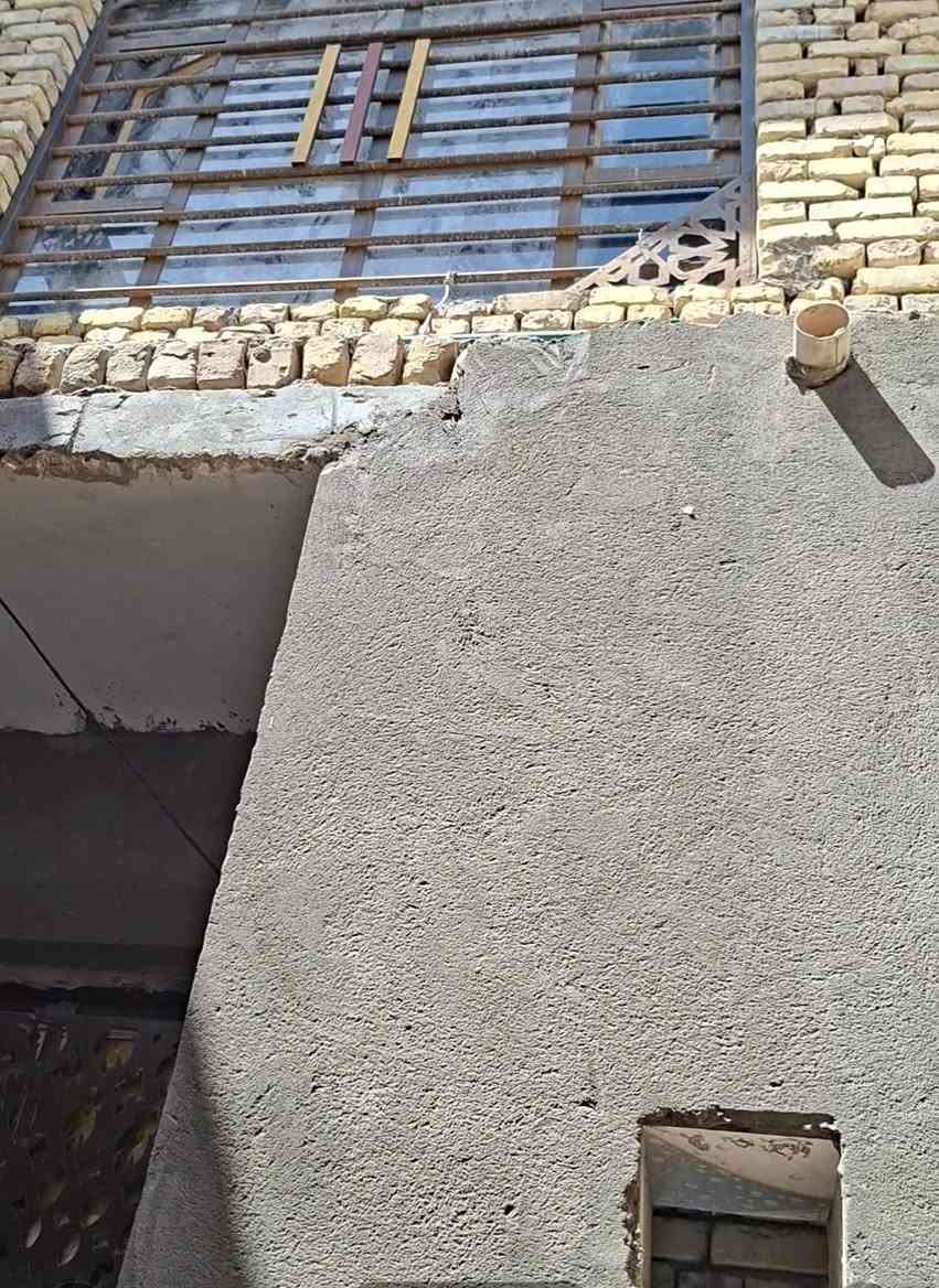 بيت للبيع بلاسكان الصناعي النزله الثالثه يم مدرسة الحمزه ميت متر خلفي دربونته متر ونص طابو صرف كله طابوك وسيراميك بي غرفه جبيره وحمام وبيتونه فوك وجوا غرفه وصاله واستقبال ومطبخ وحمام وصحيات عالي عن الشارع السعر  60للاستفسار  ***********
