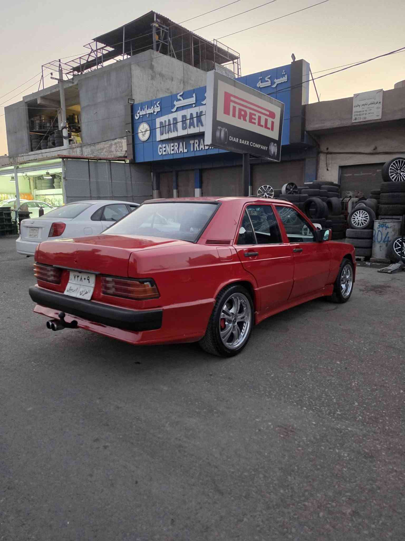 190E AMG مۆدێل 91 
مەکینەو گێڕ V6 غەواس 12 پلاک 
تەبرید سلاید ABS 
بدى كت AMG 
 سويچ کارت شغال  شاشەو کامیرا 
حيزام صبغ ليدرانى چاملغى پشتەوە سایەق 
دەرگای پێشەوە سەکن 
ویل 17 كروم 
تاخم غورفەی لوک 
کوشنەکانی لۆک
شەرتی تحويل و غرامه 
هةولێر  نرخ 75$ 
***********
