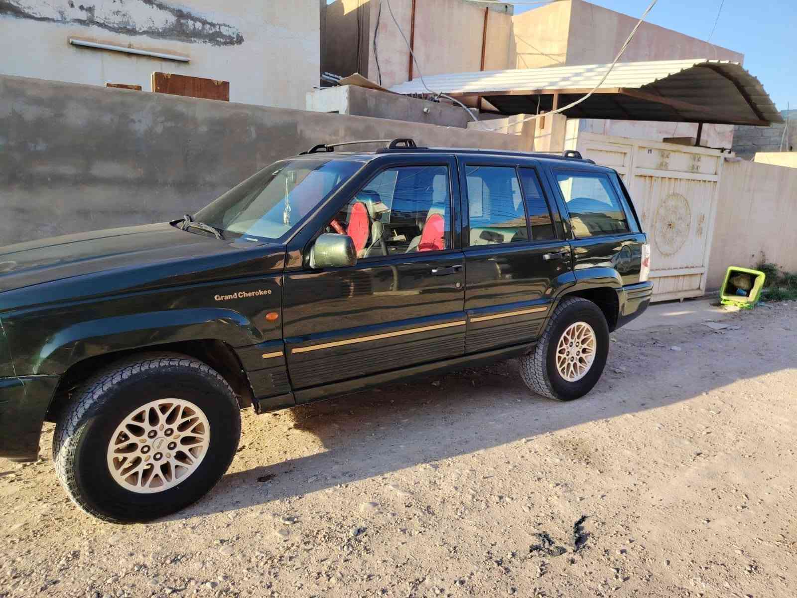 السلام وعليكم
جيب شيروكي
لمتد
موديل 1995
محرك بلادي6سلندر
كير اوتو الدفع الرباعي بس تشد كاردن
صدر جديد100/100 تبريد ثلج
كشانه كهرباء 
مصبوغه حزام لجماليه
رقم بغداد دولي بعد حتا الهزه مو صاقطه
شرط تحويل
بيع ومراوس يرهم
السعر65 مكان السياره سامراء
الاستفسار أكثر ***********
