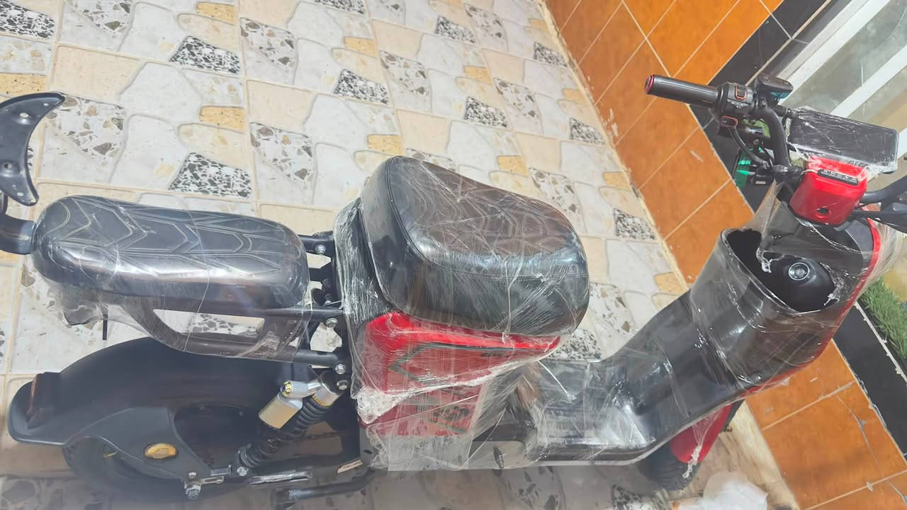 دراجه شحن للبيع قبل أسبوع بدلت بطاريات أم ٣٢ أمبير والدراجه شغاله وعلى الشرط مفوله الدراجه ما بيها اي عيب فقط الهورن ما يشتغل الدراجه نضيفه مكاني ديالى ناحية العظيم ***********
