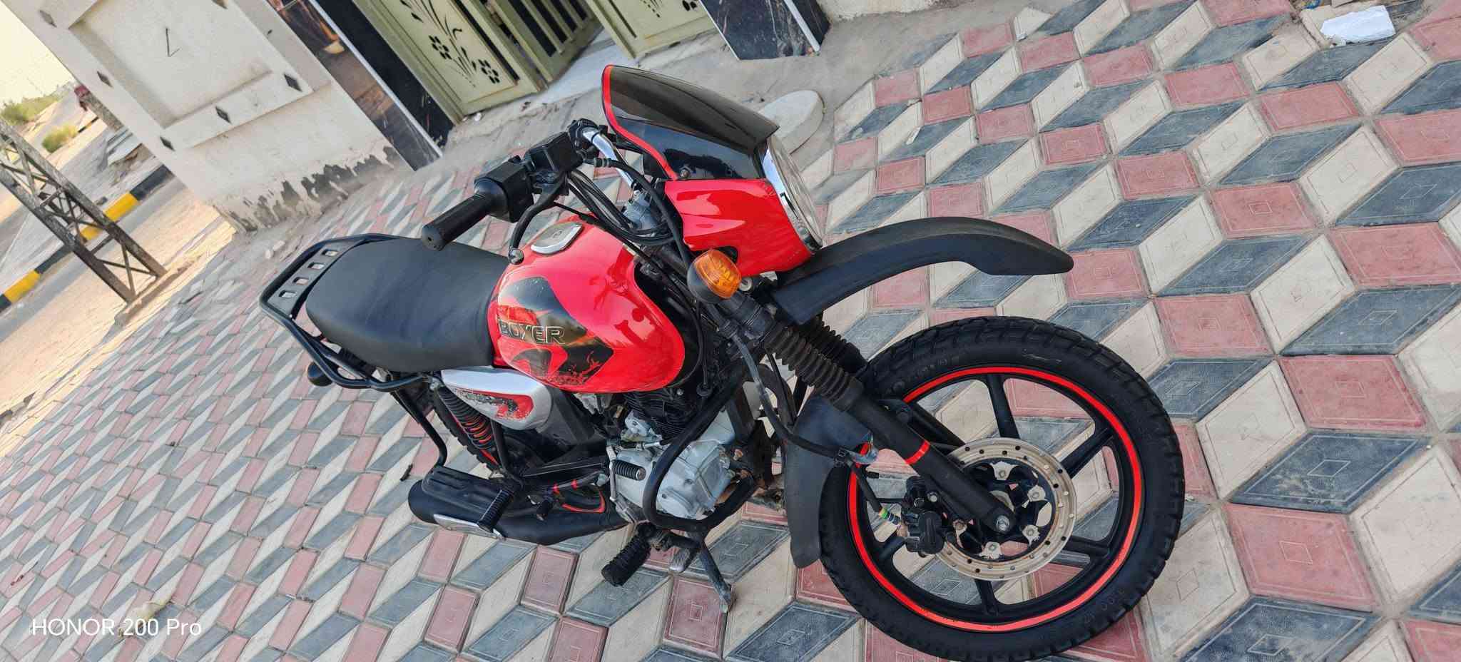 بوكسر موديل موديل 2022 أوراق بسمي كفاله السعر 1450 مكان المجر ***********

نص مكتوب في الصور:
- HONOR 200 Pro