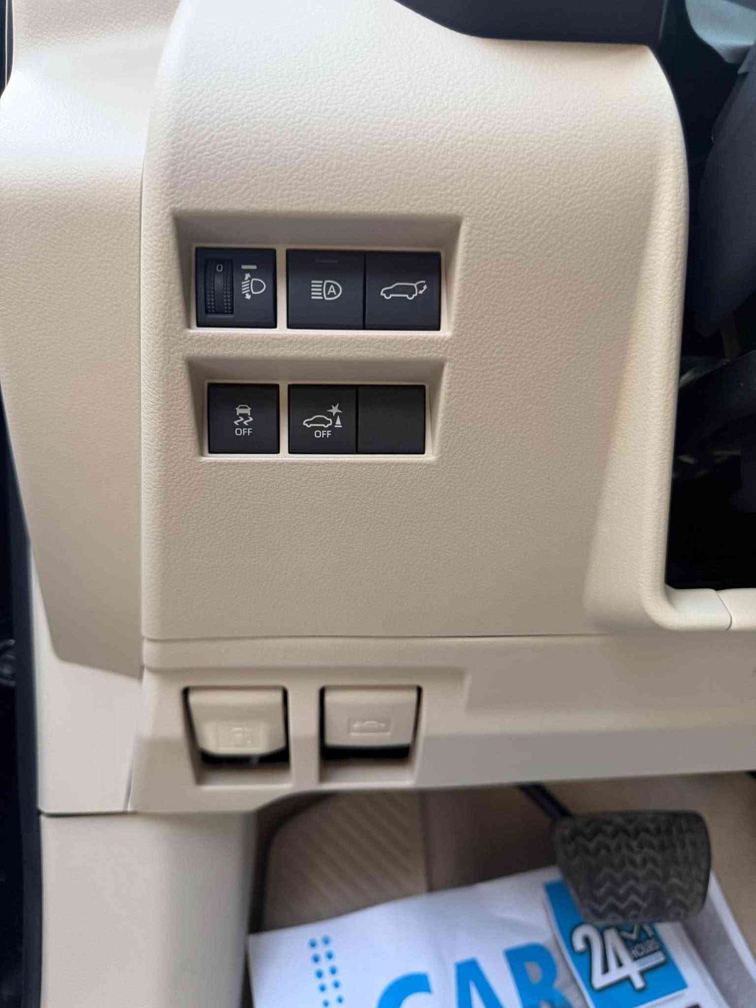 تويوتا لاندكروز 2025 GXR TSS مغلفة ppf بالكامل
‎ LAND CRUISER GXR - TSS  2025
- محرك 6 سلندر 
-عداد المسافة 3000
- محرك 4000 تنفس طبيعي 
-رادار امامي
- ويل 20 انچ 
- ديفلوك خلفي 
- تبريد مركزي 
- ثلاجة 
- دخول و تشغيل بصمة 
- رسالة الترحيب 
- باب صندوق شفت و كهربائي 
- مقاعد جلد لون بيجي 
- مقاعد تبريد 
- شاحن لاسلكي 
- 3 شاشات تطبيق شاشه وسطية كبيره
- 14 سماعات 
- نظام الزحف ومساعد الدوران 
- 4 كاميرات محيطية مع زر تشغيل كاميرات
- حساسات امامية و خلفية 
- ايرباگات السائق + الراكب  
- نظام مساعد التسلق على التل 
- نظام تحكم ثبات المركبة 
- ستيرن تحكم جهتين 
للاستفسار
*********** بغداد, العراق
