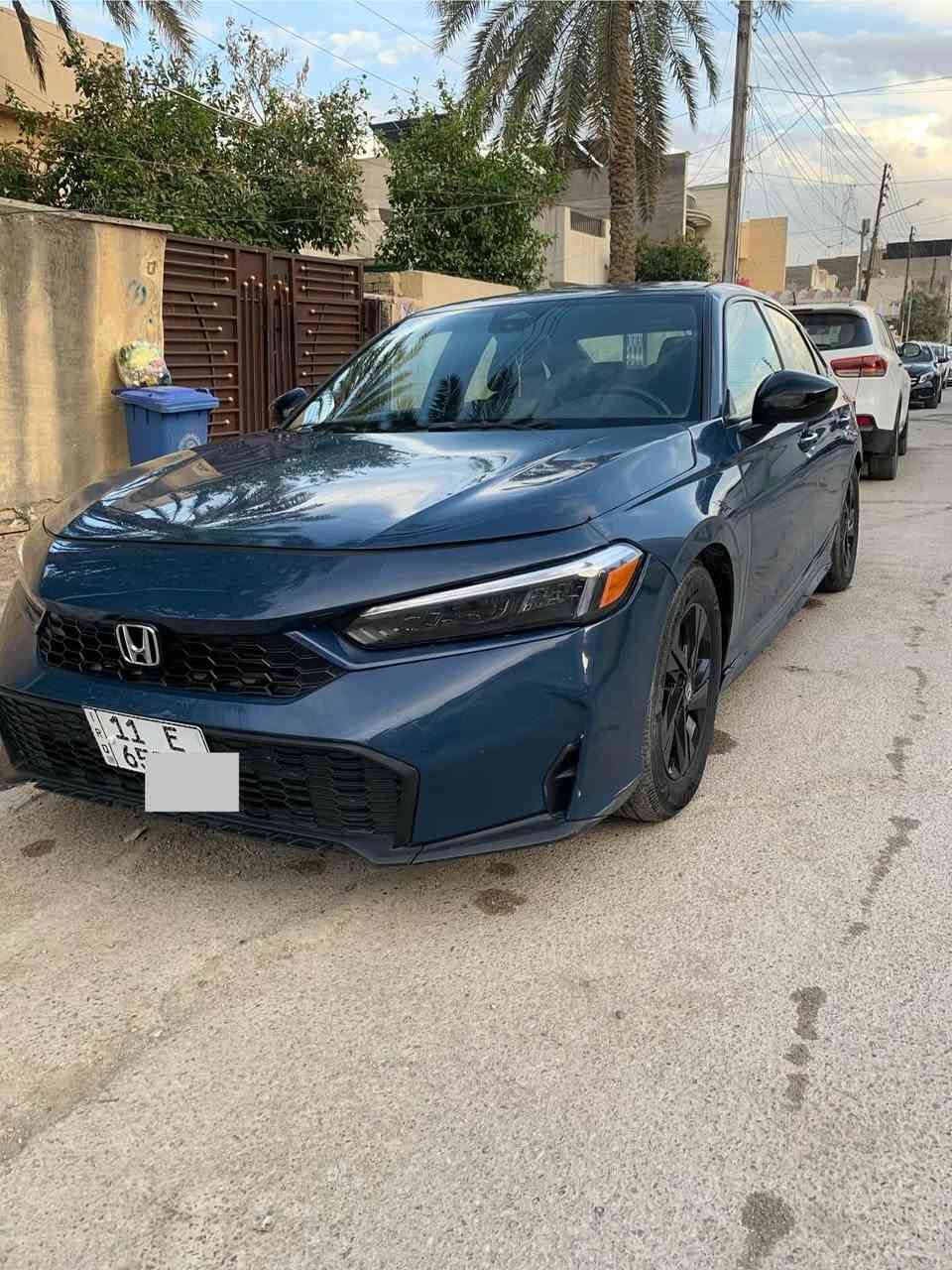 السلام عليكم هوندا سيفك هايبرد موديل 2025 فئة سبورت وارد امريكي  رقم بغداد انكليزي تحويل ثاني يوم محرك حجم 2000 
تبريد ممتاز على وضع الشركة 
ماشية 12 الاف ميل
 صبغ جاملغ وبنيد وتصليح بالتكمة الوسطية وهلال جاملغ ايرباك استيرن
المواصفات 
فتحة سقف 
بصمة تشغيل
قيادة ذاتية بالطريق
تشغيل عن بعد 
هاند  بريك كهرباء
حساسات خلفية
رادار جانبي وأمامي وتوقف ذاتي 
شاشه كبيره
شفتات ستيرن 
حجر بيئة بلادي 
ماشية 12 الف رقم بغداد انكليزي جديد باسمي تحويل ثاني يوم  السعر 140 مجال بسيط 
مكان السياره بغداد الكرخ ***********
