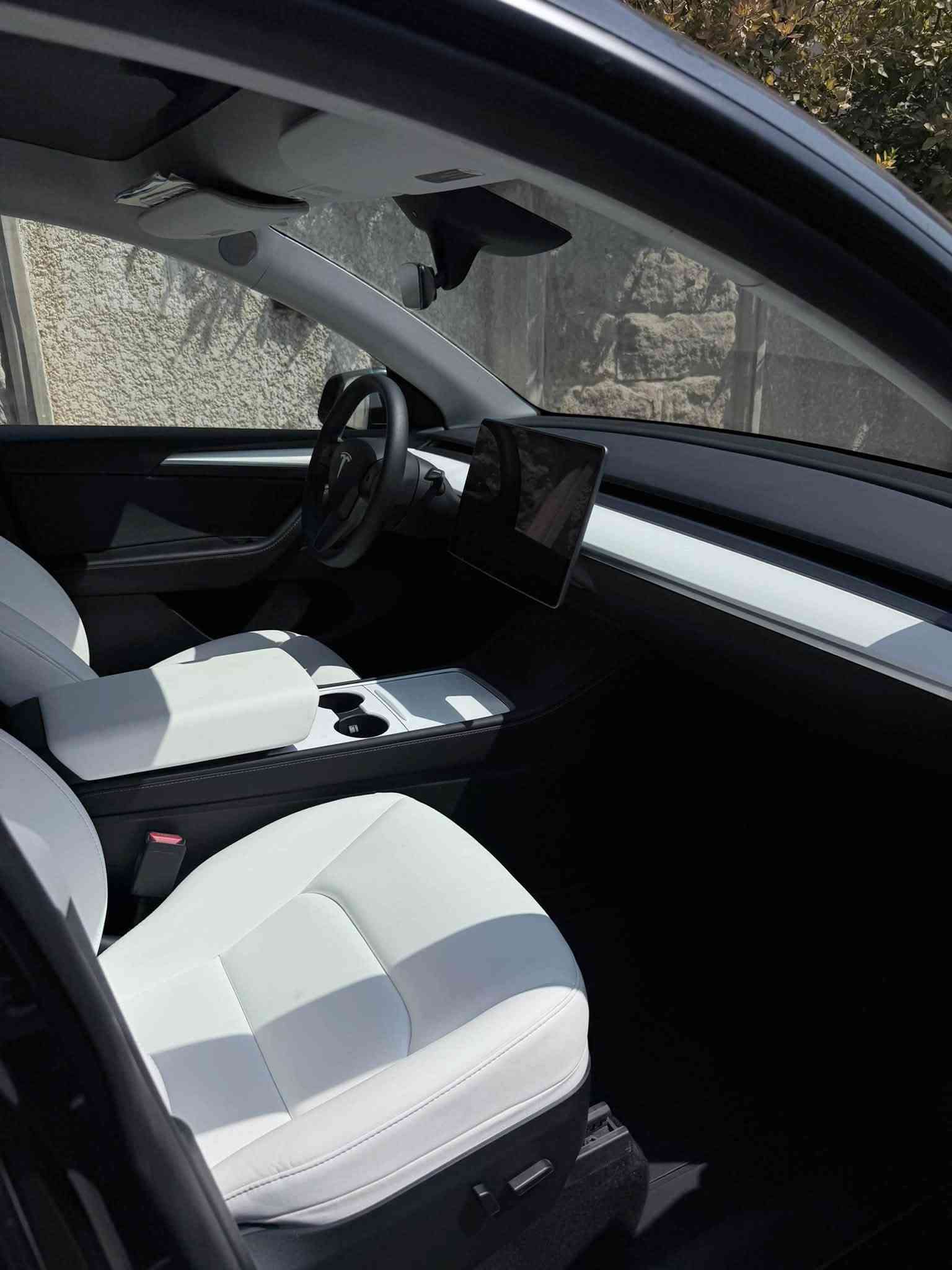 Model Y Long Range AWD 2024

دفع رباعي AWD - محركين

المحرك الخلفي

حوالي KW 220

المحرك الأمامي

حوالي KW 158

البطارية

حوالي kWh82-78 إجمالي حسب البطارية

القابل للاستخدام

kWh 75 حوالي

0-100 كم/س

حوالي 4.5 ثواني 🚀 
القوه الحصانيه 400 🐎 

السرعة القصوى

217 كم/س
الداخل ابيض 
كراسي تدفئه 

المدى

حوالي 500 كم EPA، ويختلف حسب المشي 

المقاعد ٥ 
ماشيه ١٧ الف ميل 
السياره اون لاين كنكشن تسلا 
تحديث اخر سوفت وير 

باب وجاملغ مصبوغ 
ايرباك برده وكرسي 

دخول جديد تترقم بغداد 

مكان السياره بغداد مجمع البدور او حي الجامعه 

صور الحادث مرفقه بالمنشور 
السعر 19000 $ 
190 ورقه السعر شامل الترقيم وبيها مجال شي بسيط 

لل استفسار واتس اب او اتصال 

*********** ☎️

نص مكتوب في الصور:
- BIDCARS
